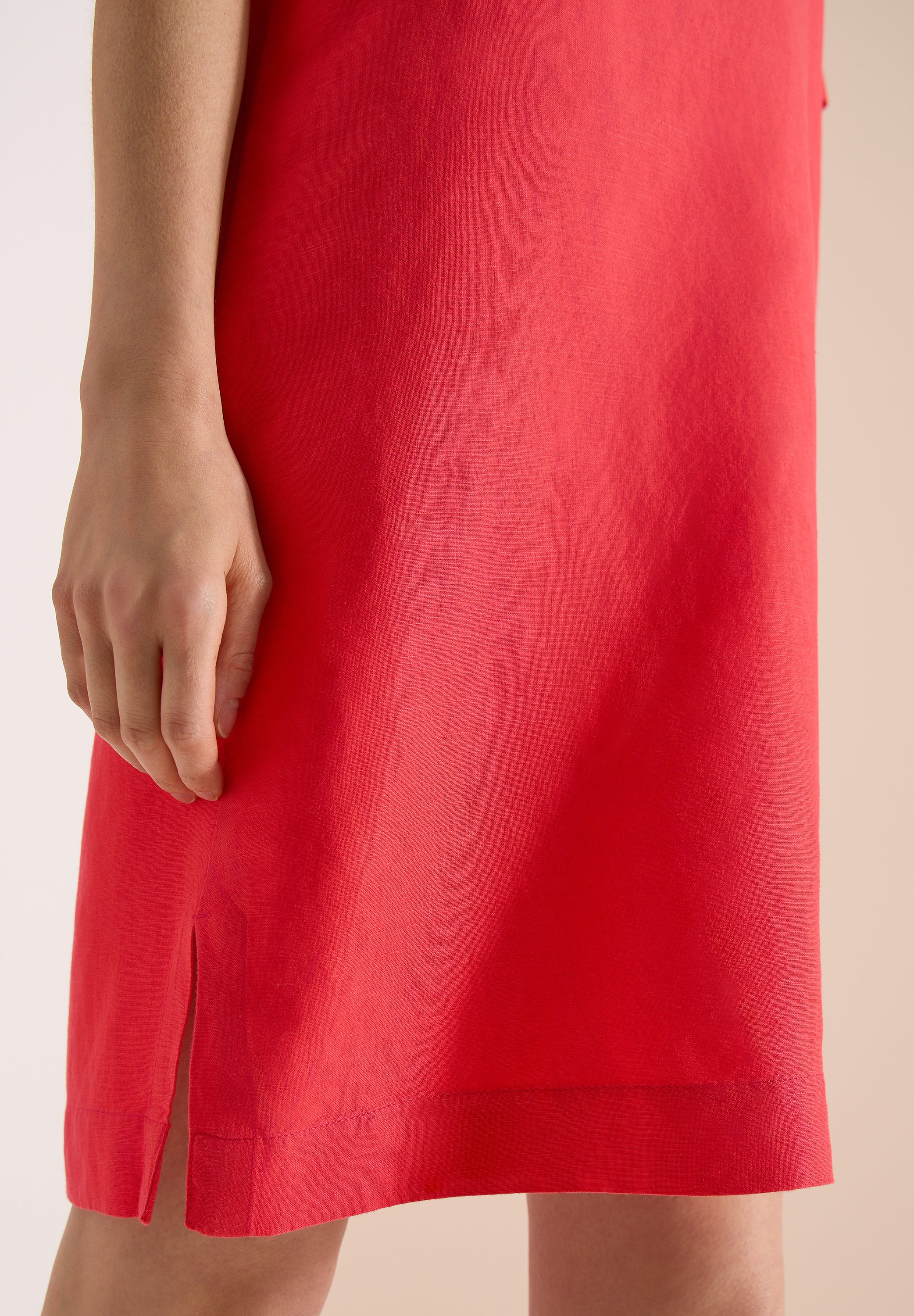 Knielanges Kleid aus Leinenmix