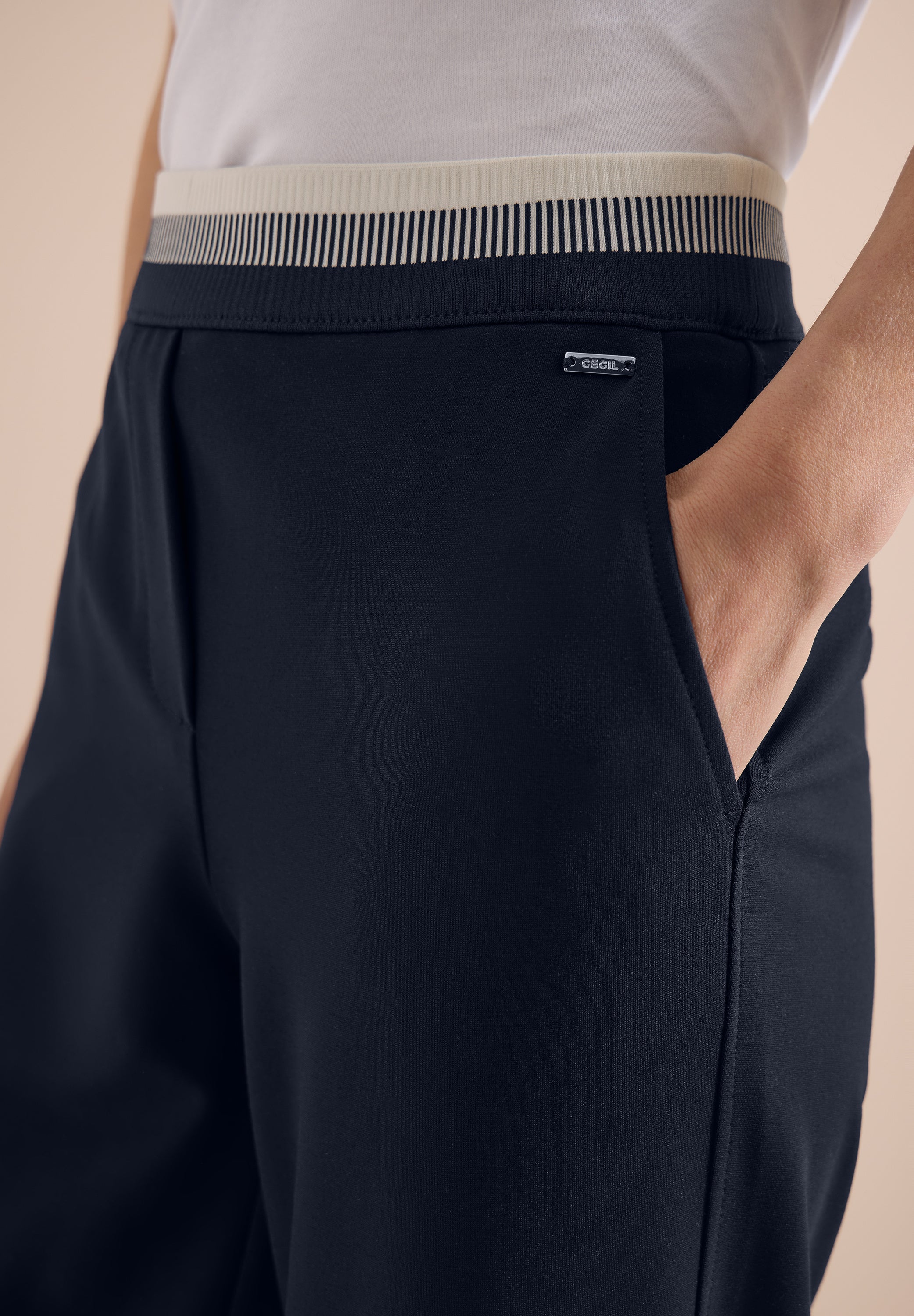 High Waist Straight Leg Hose im Loose Fit