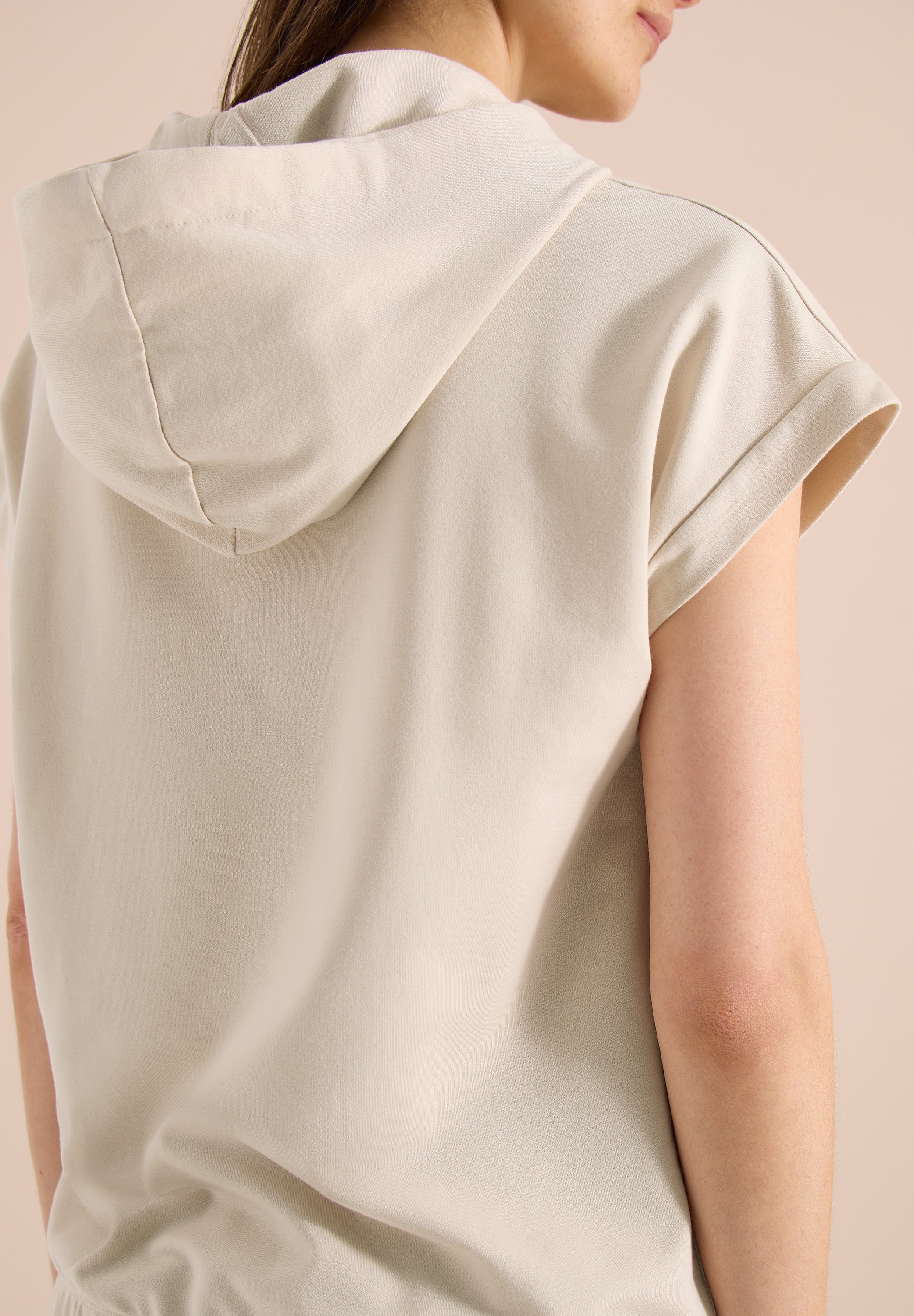 T-Shirt mit Hoodie und Printdetail