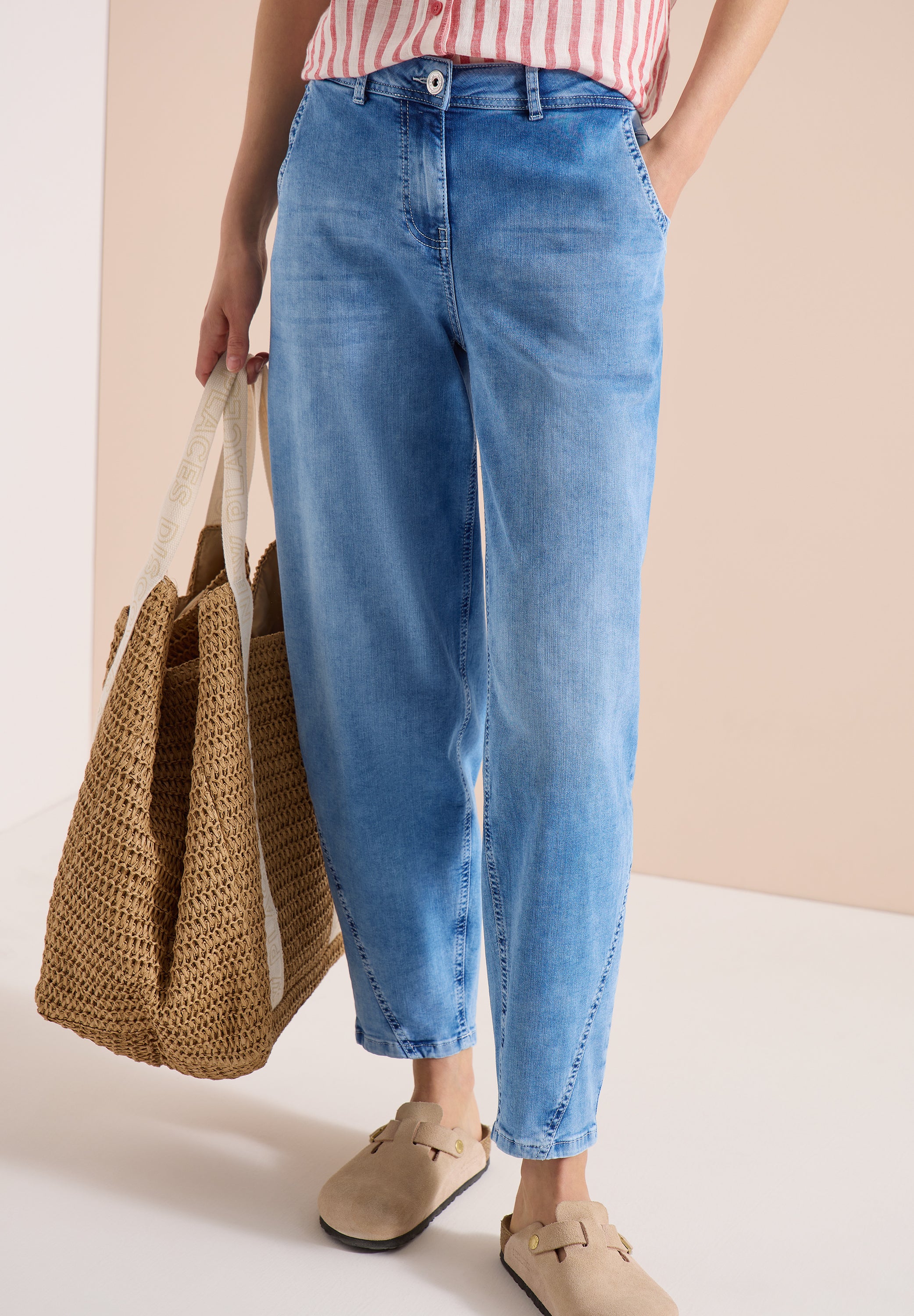 High Waist Barrel Leg Jeans im Loose Fit