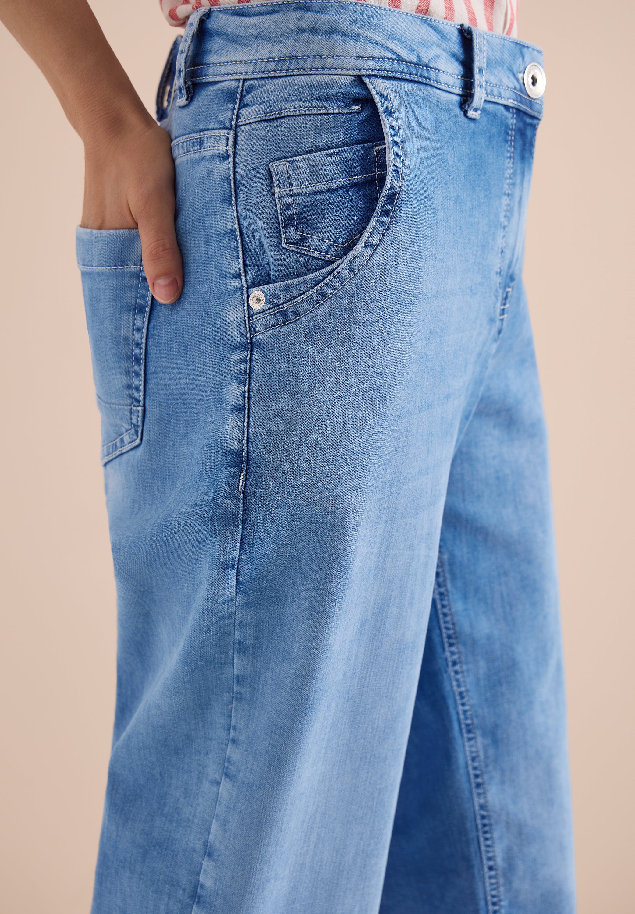High Waist Barrel Leg Jeans im Loose Fit