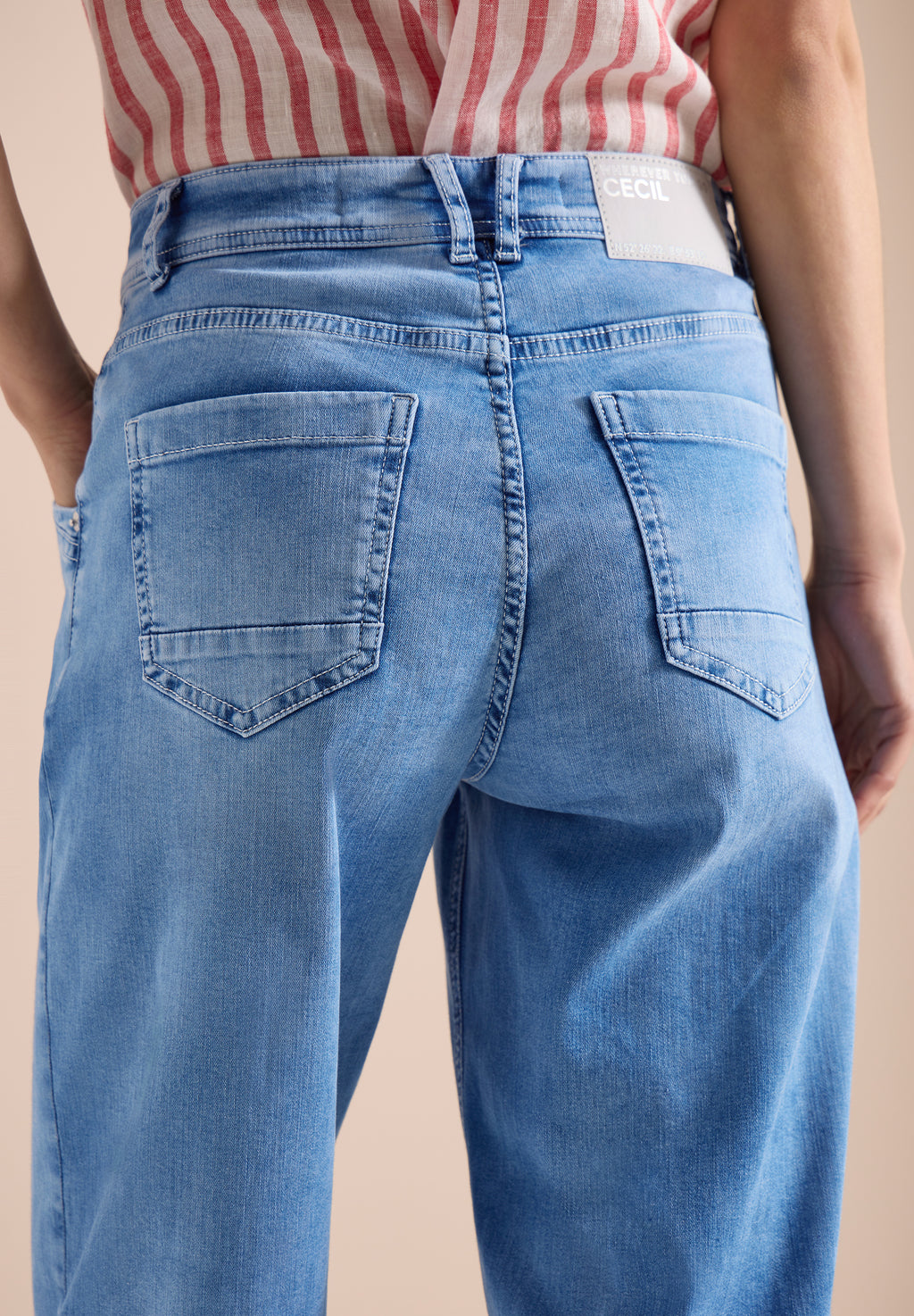 High Waist Barrel Leg Jeans im Loose Fit