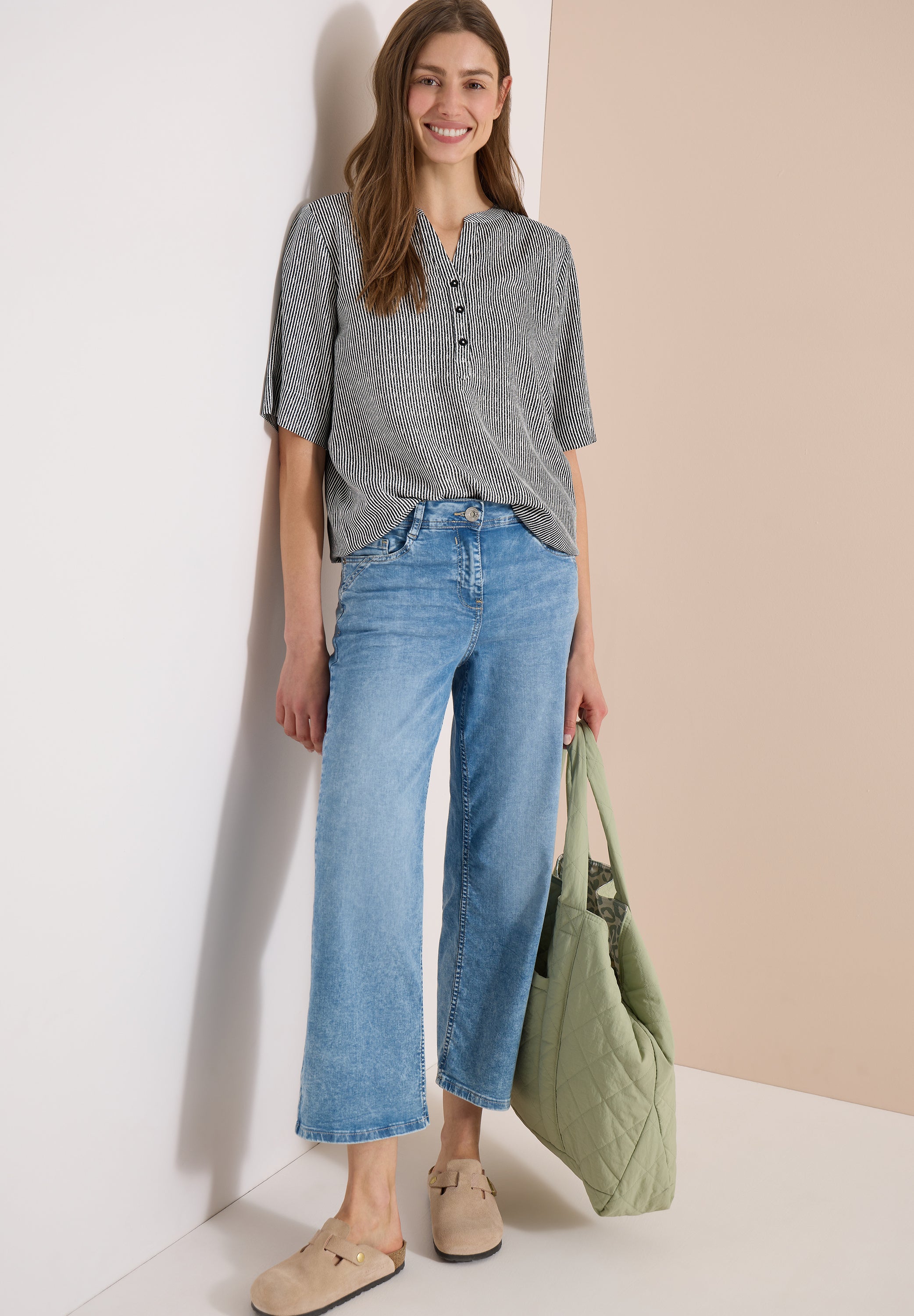 Kurzarm Bluse mit Split Neck und Streifen