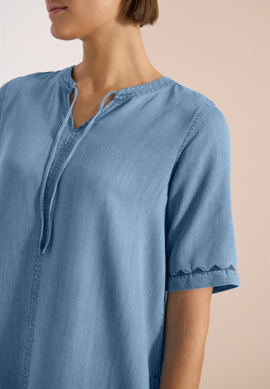 Knielanges Kleid im Denim-Look