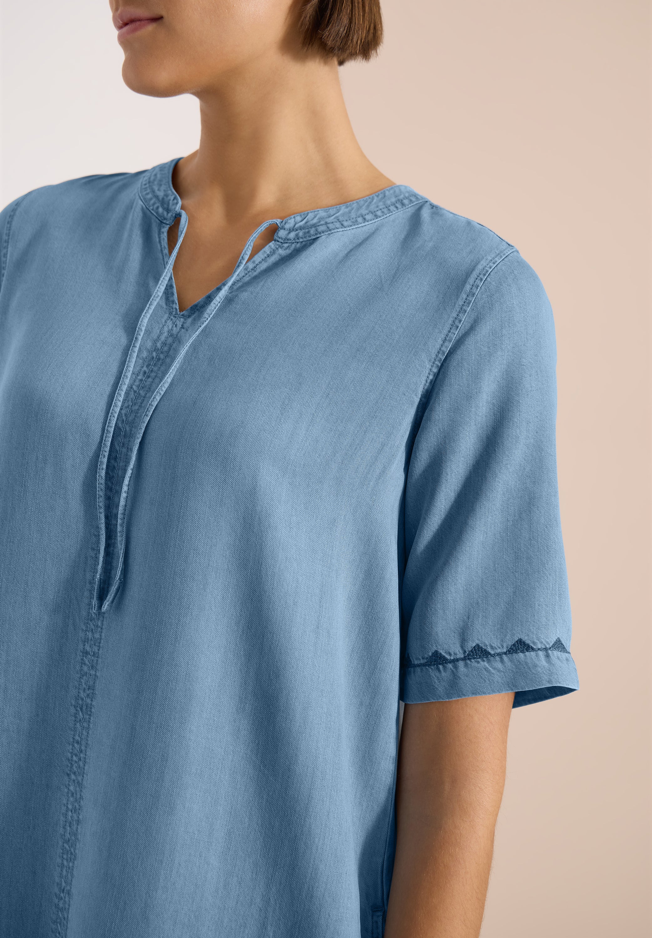 Knielanges Kleid im Denim-Look