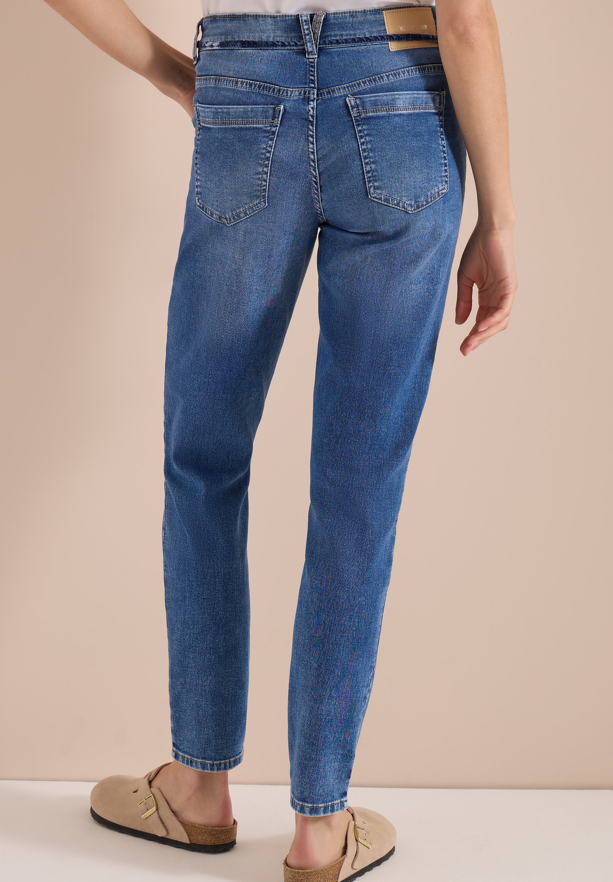 Mid Waist Slim Leg Jeans im Casual Fit