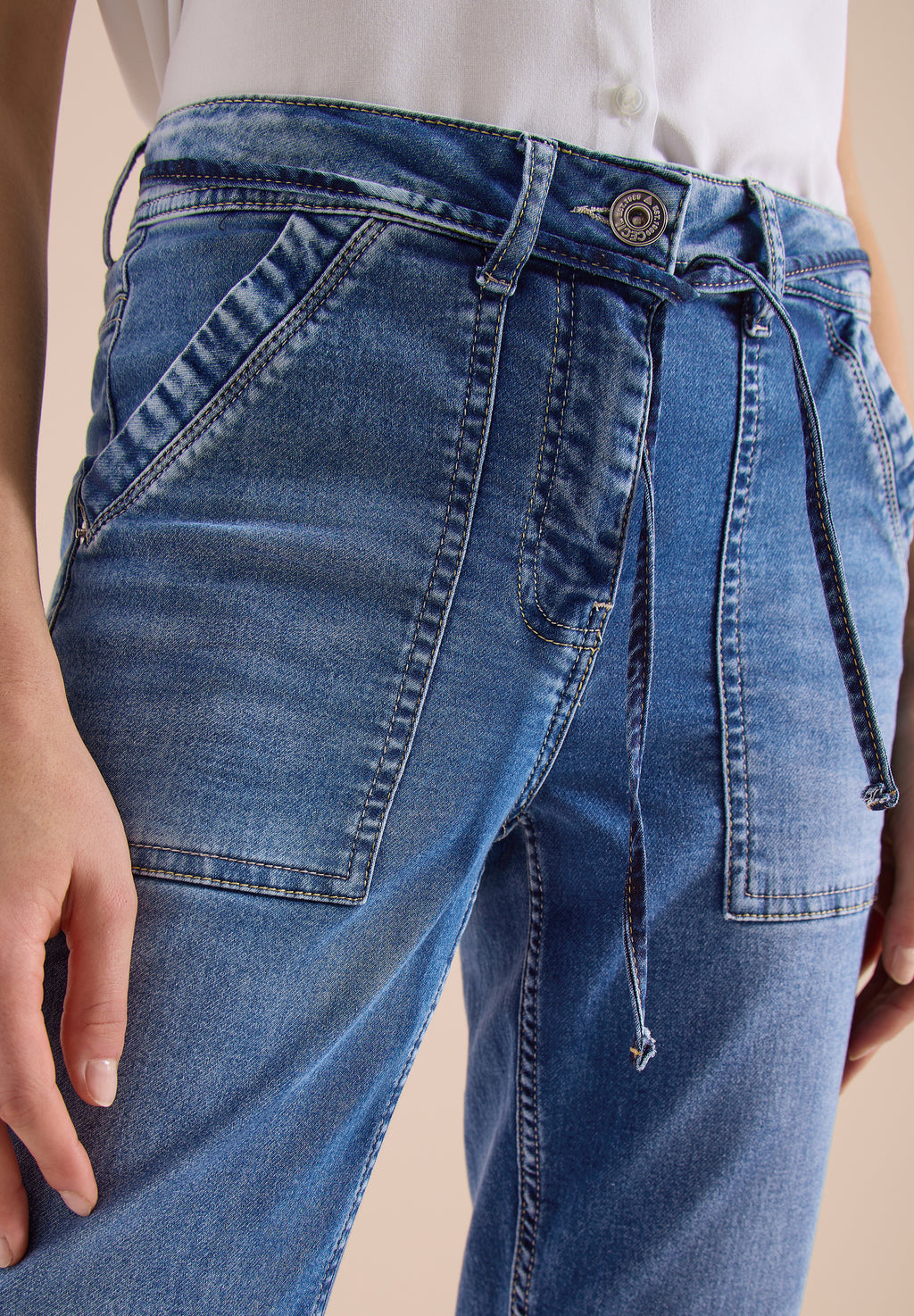 Mid Waist Slim Leg Jeans im Casual Fit