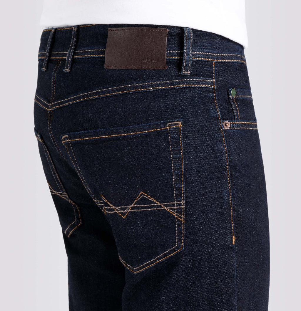 Jeans Arne aus Recycled Denim von MAC