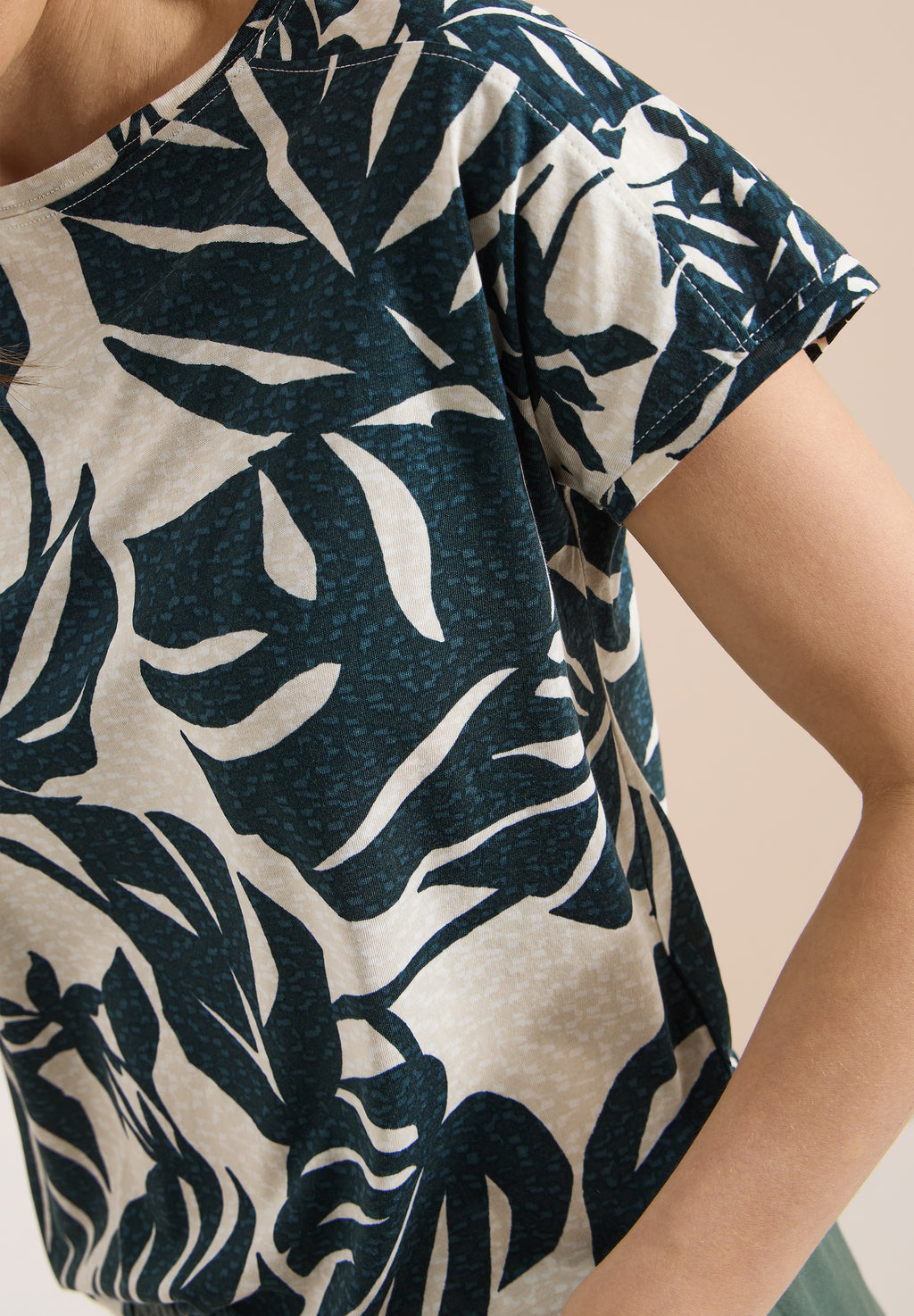 T-Shirt mit U-Boot-Ausschnitt und Print