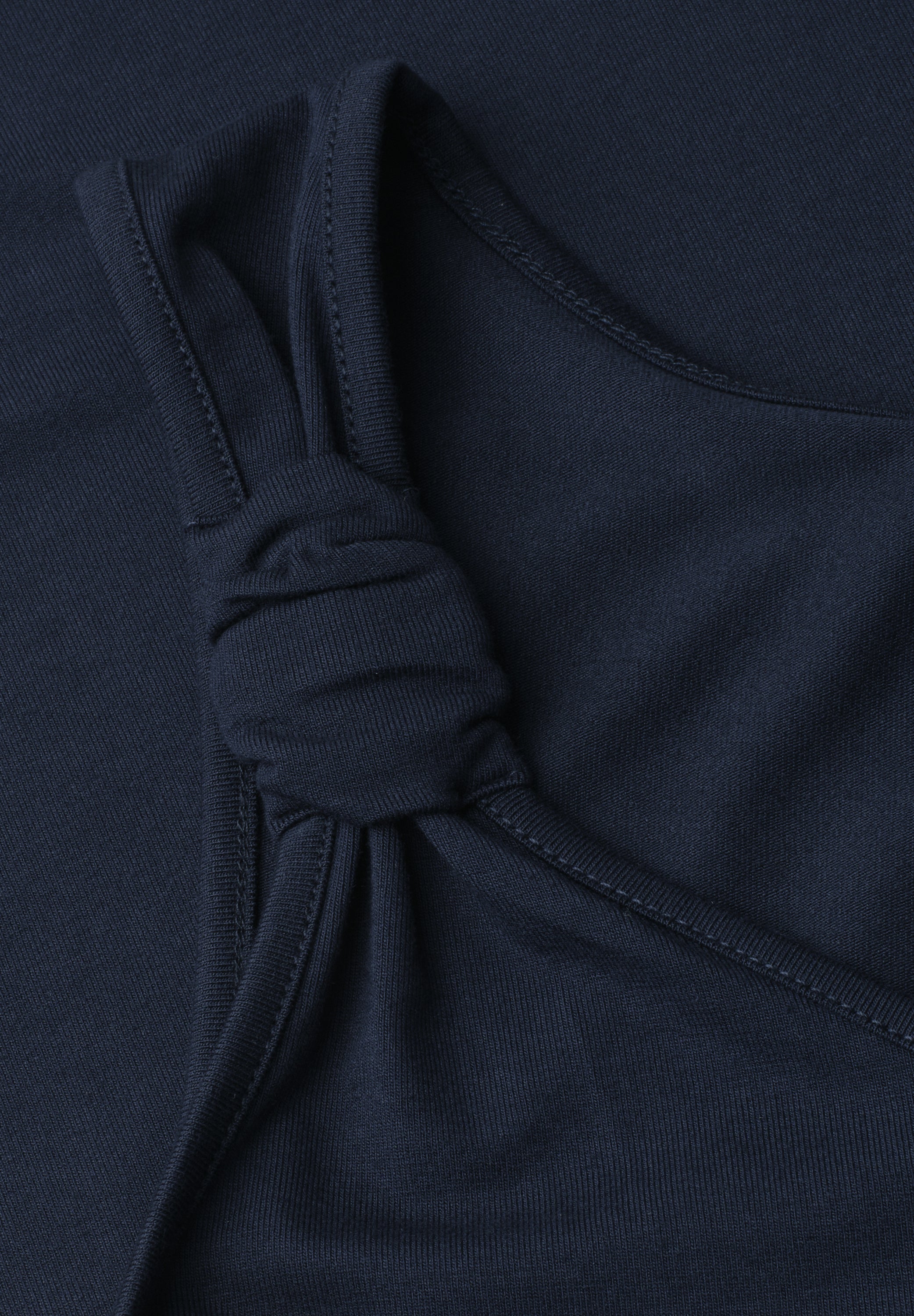 Top mit V-Neck und Knotendetail