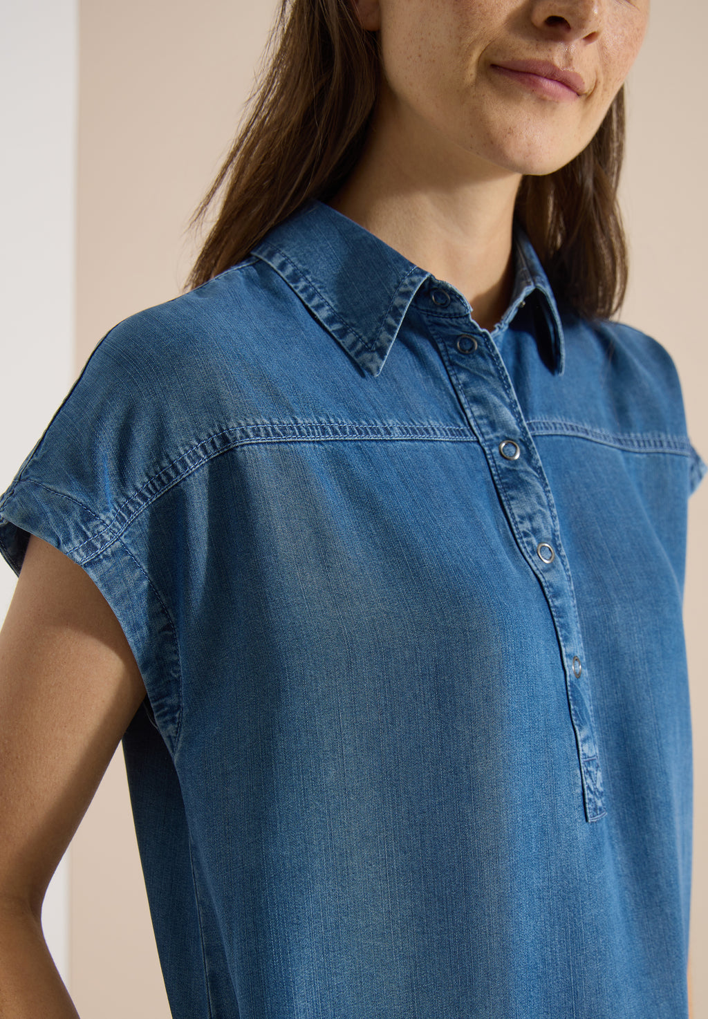 Knielanges Kleid im Denim-Look