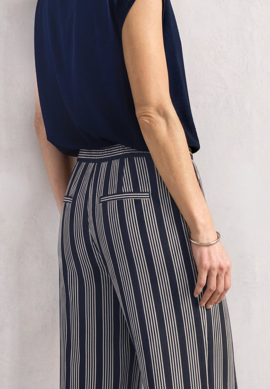 Mid Waist Wide Leg Hose mit Streifen