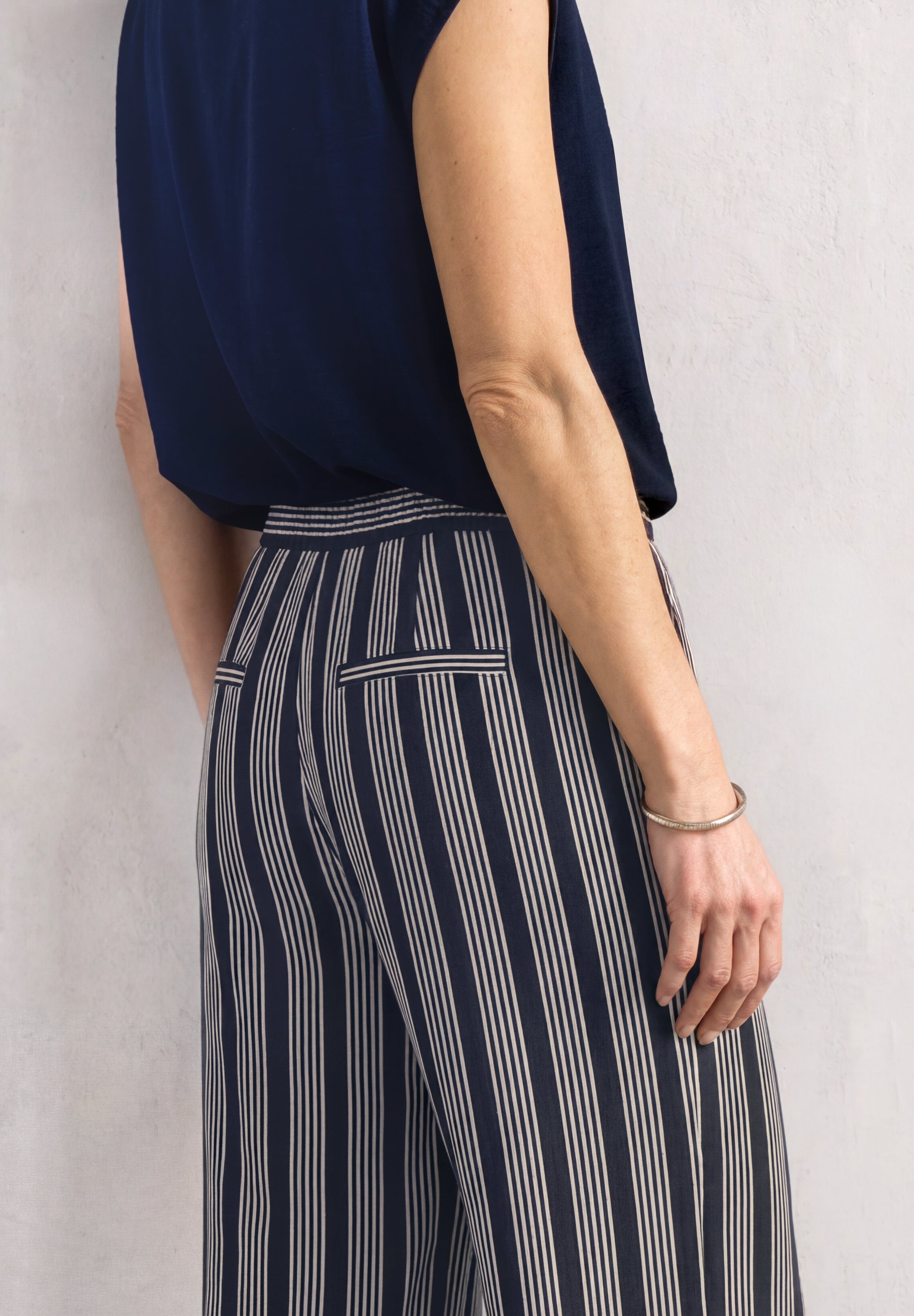 Mid Waist Wide Leg Hose mit Streifen