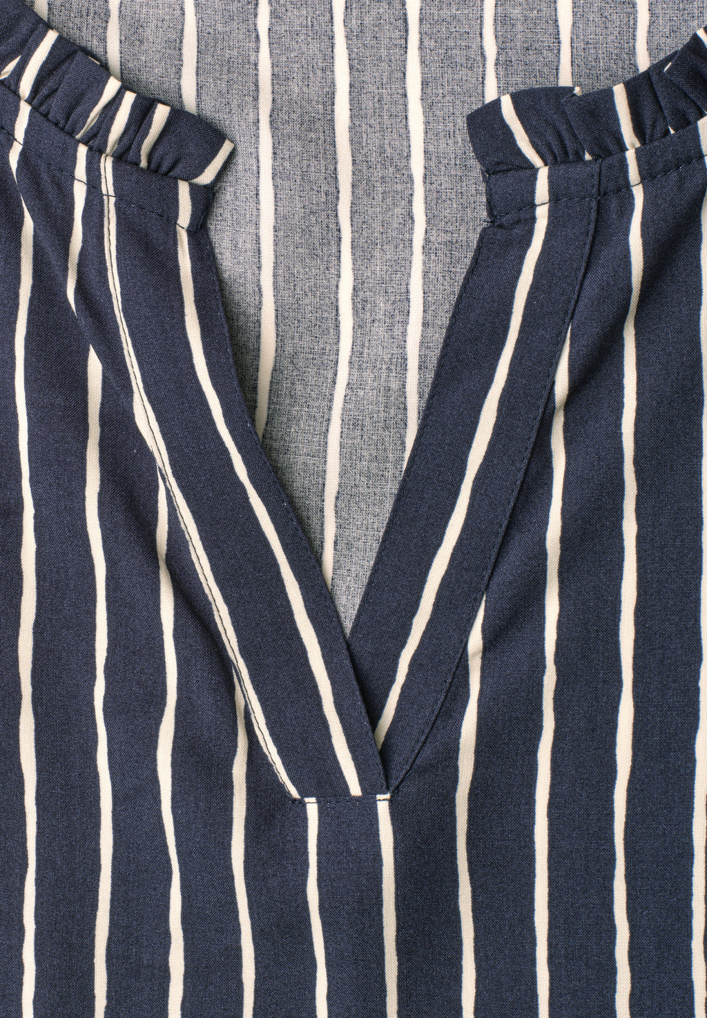 Blusenshirt mit Split Neck und Volant-Ärmeln