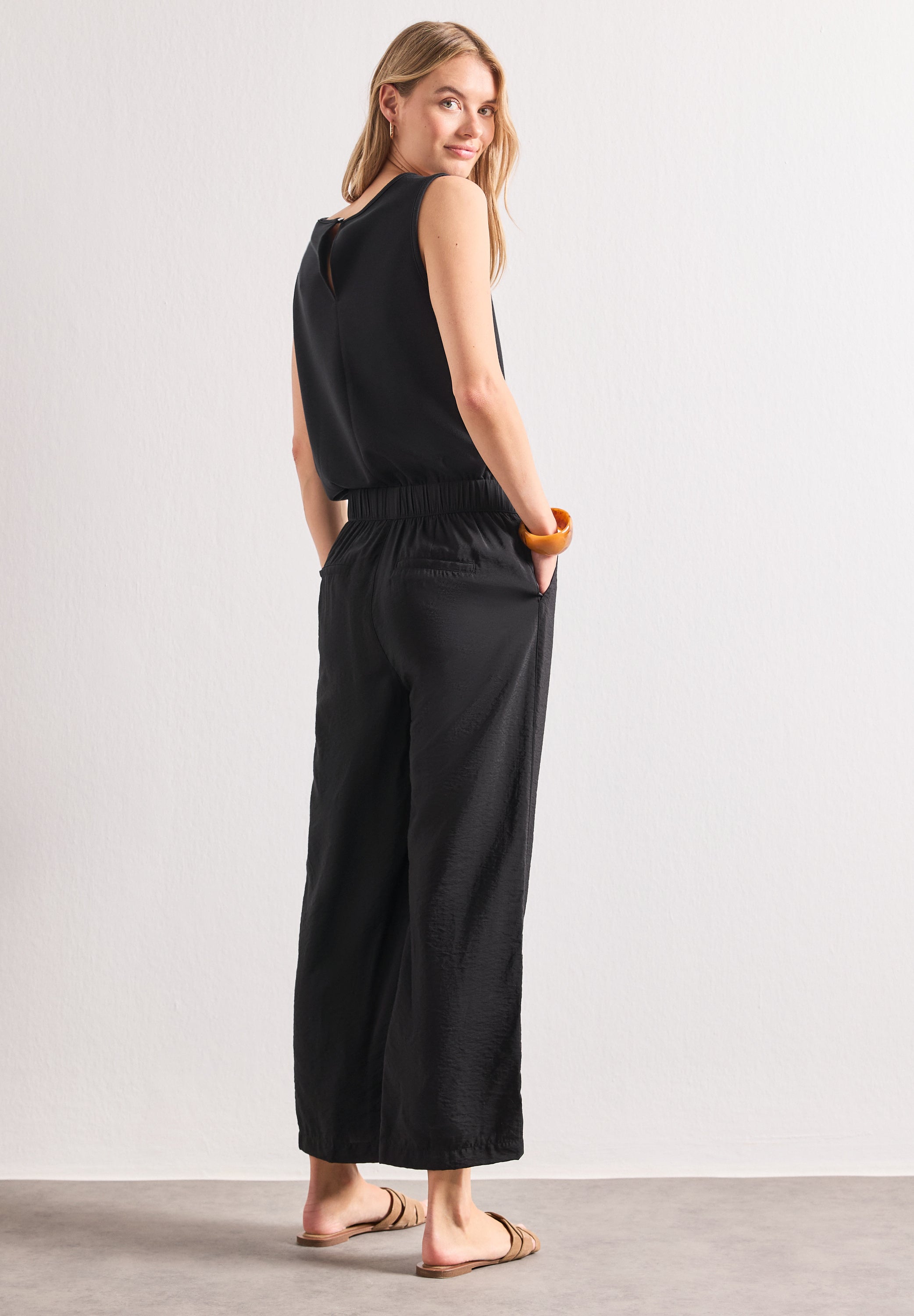 Wide Leg Jumpsuit im Strukturmix