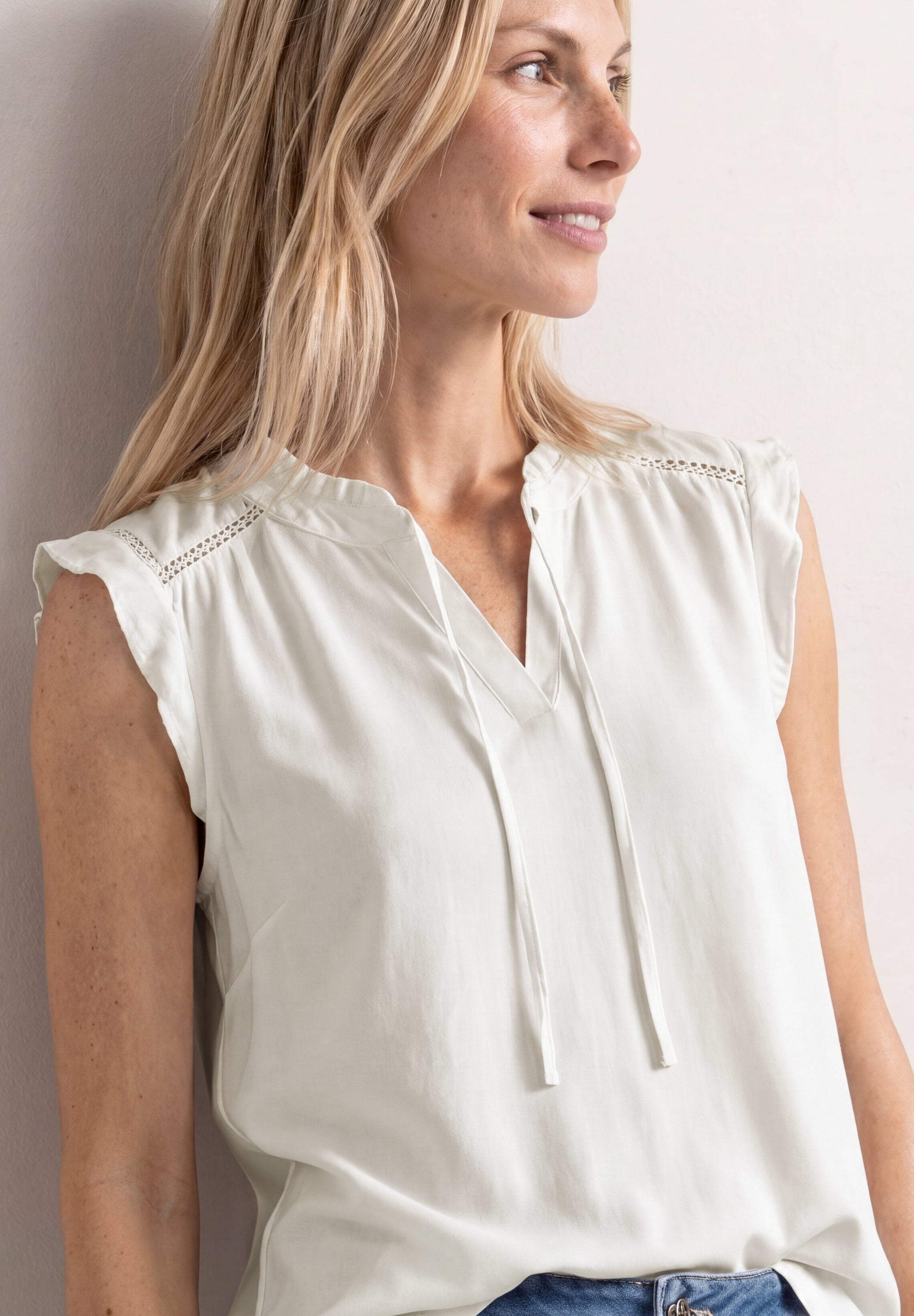 Top mit Strukturmix und Crochet-Details
