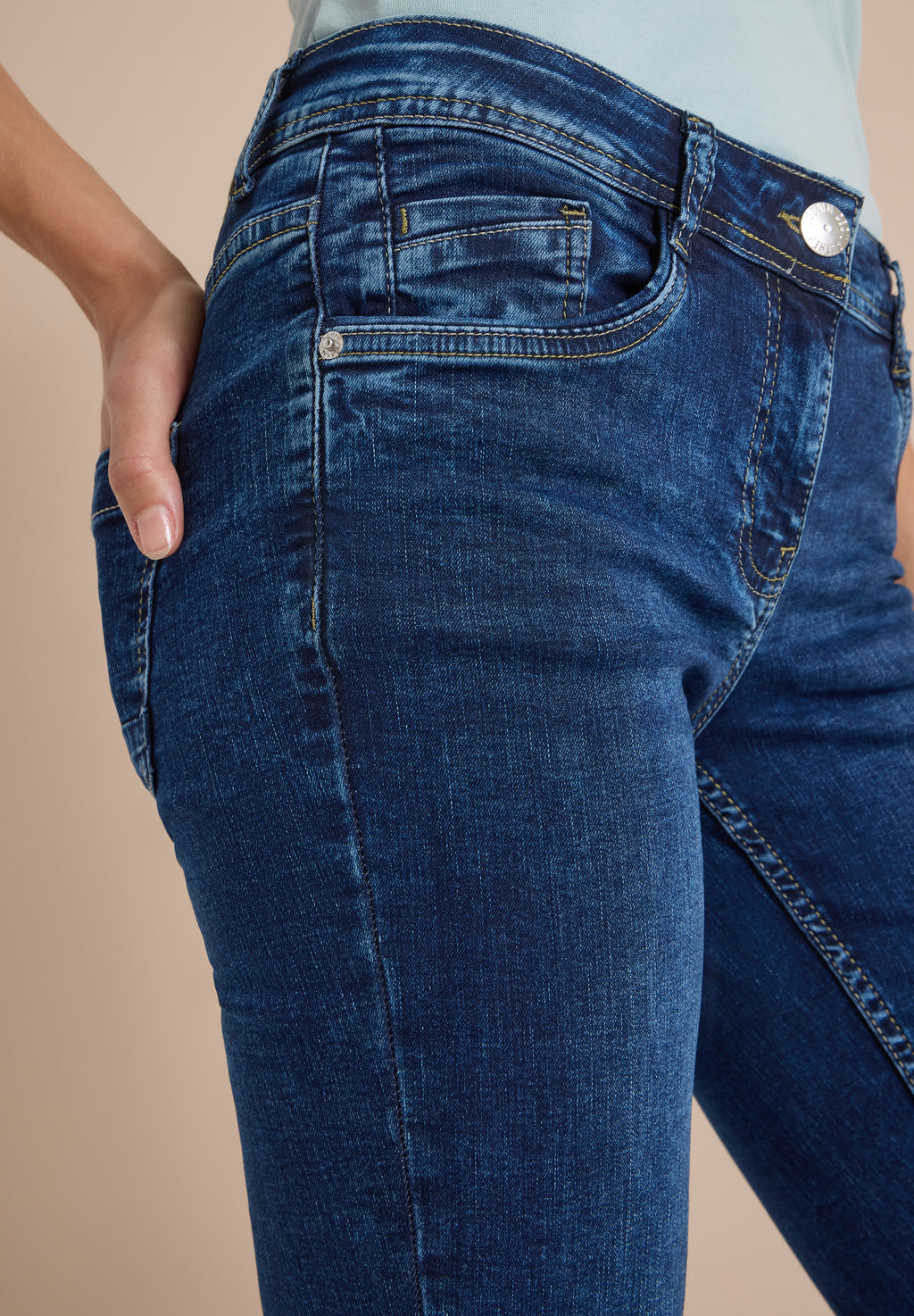Mid Waist Straight Leg Jeans im Casual Fit