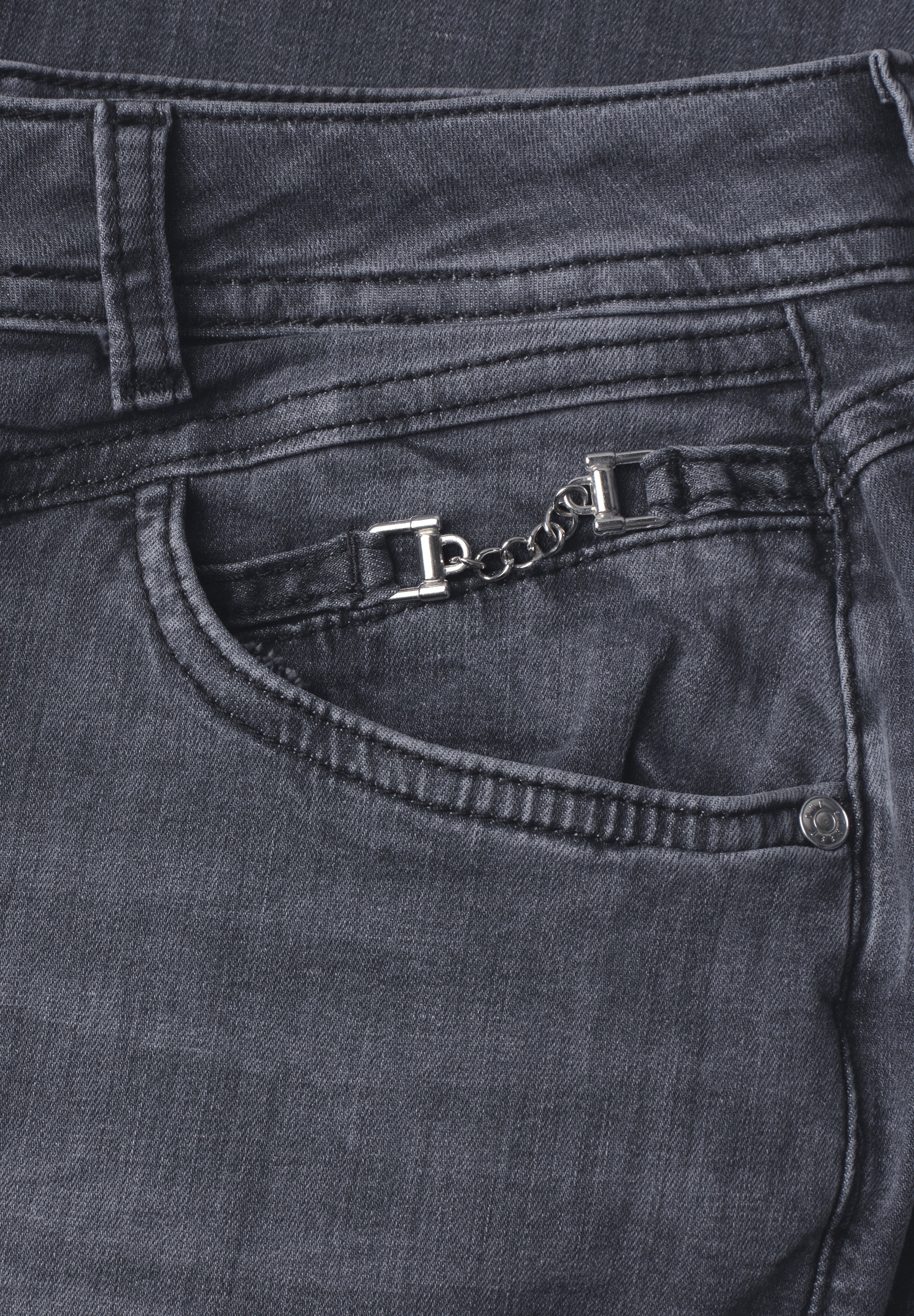 Mid Waist Slim Leg Jeans mit Dekodetail
