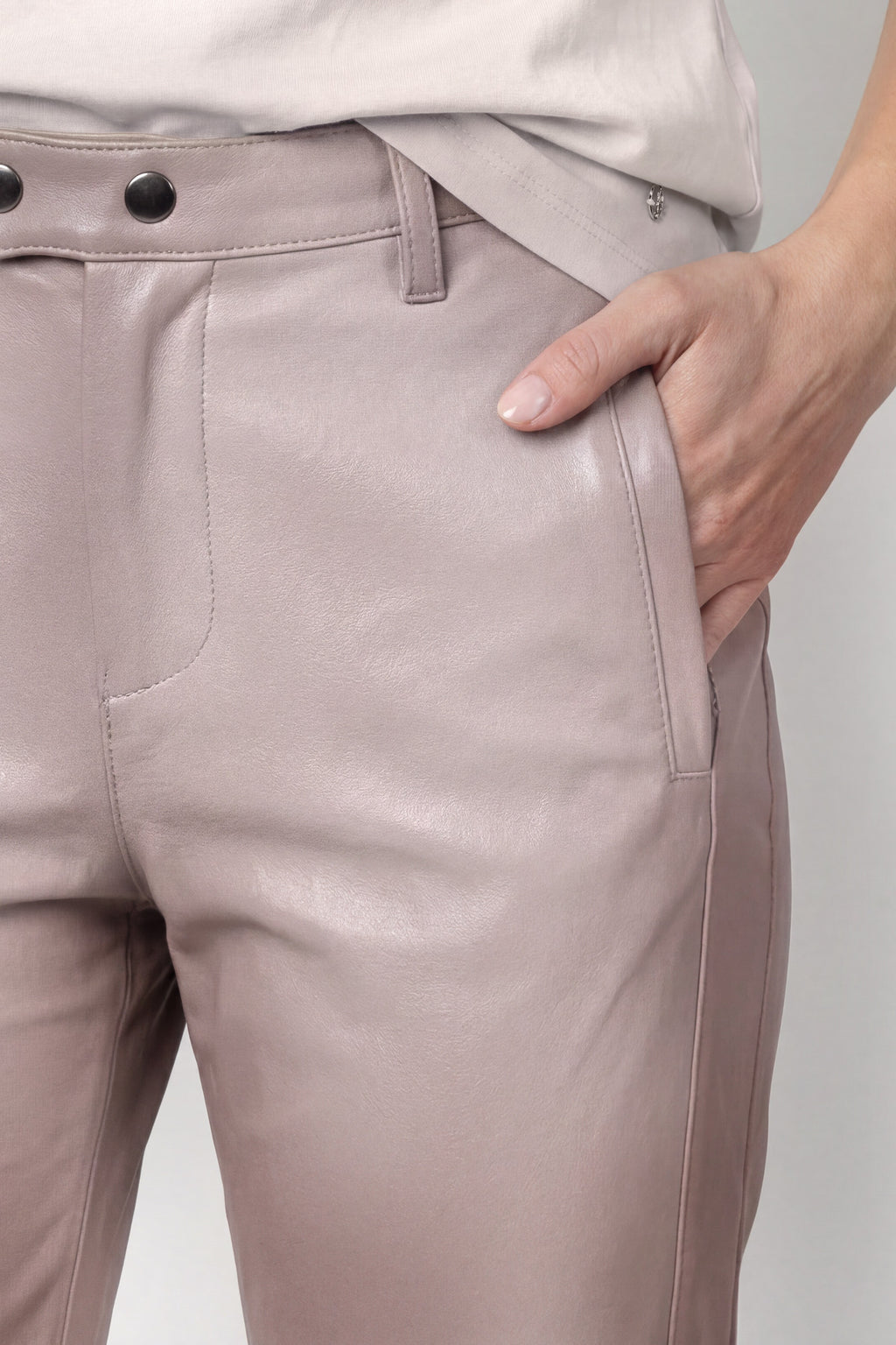 Straight Leg Hose mit Lederoptik