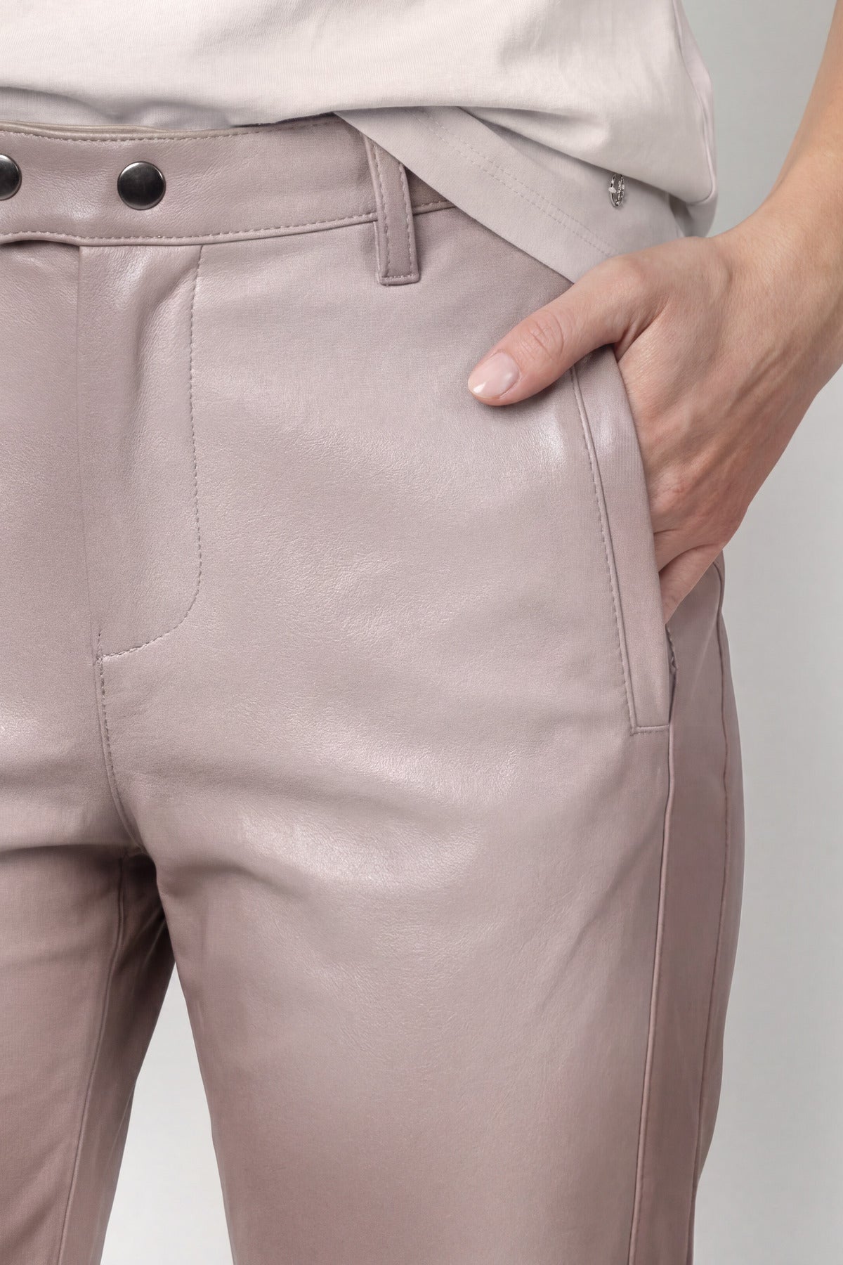Straight Leg Hose mit Lederoptik