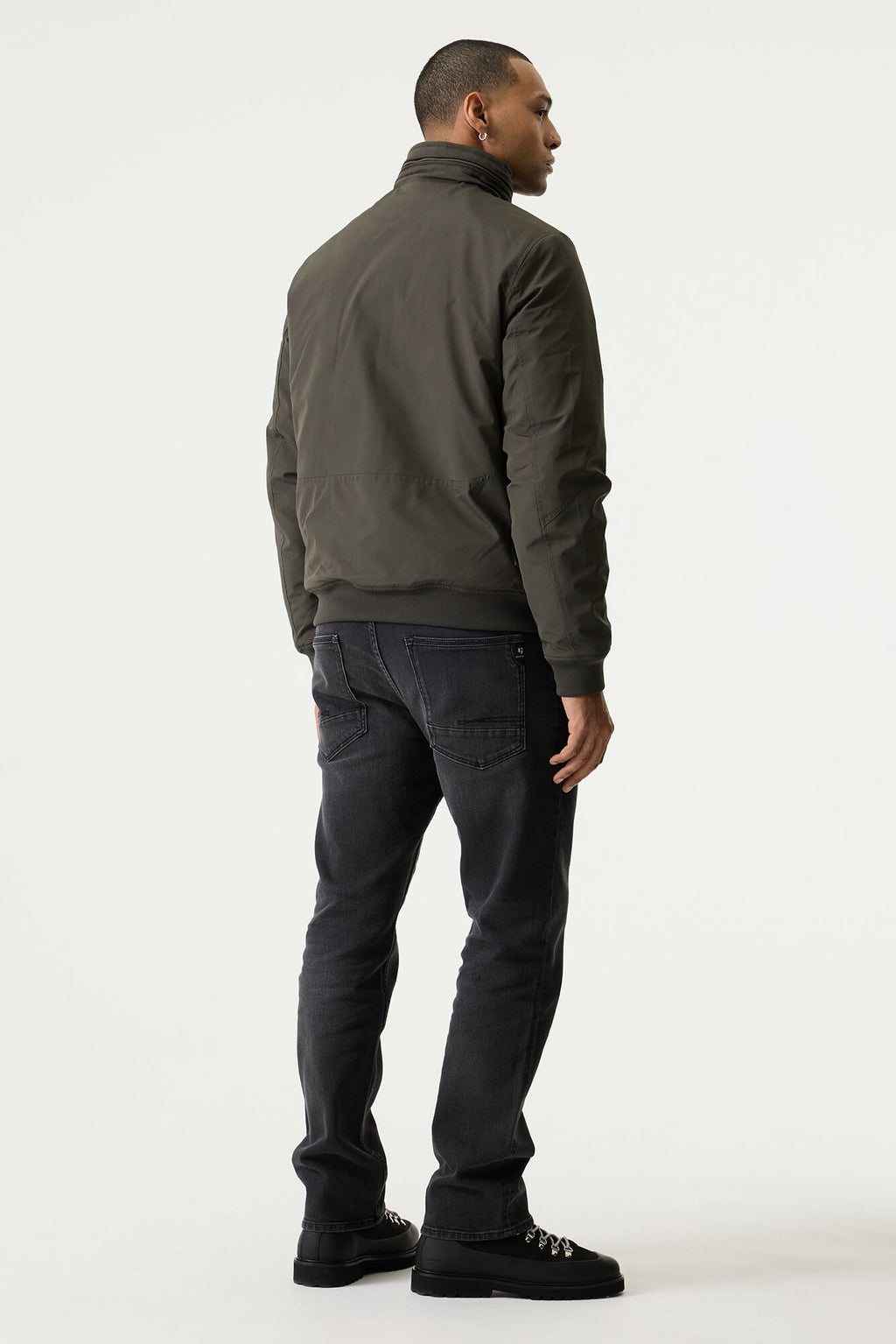 GJ2610904