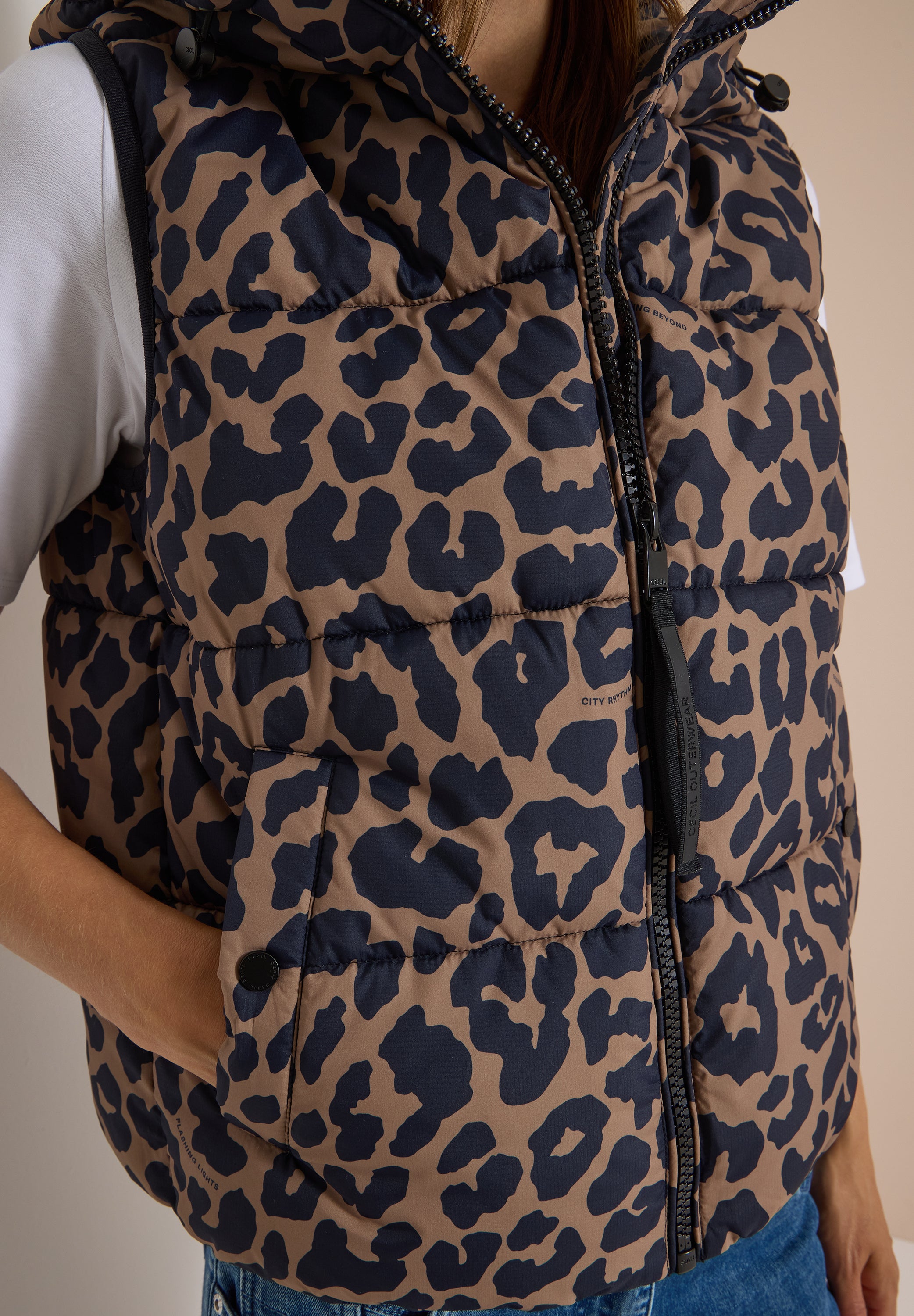 Steppweste mit Kapuze und Taschen