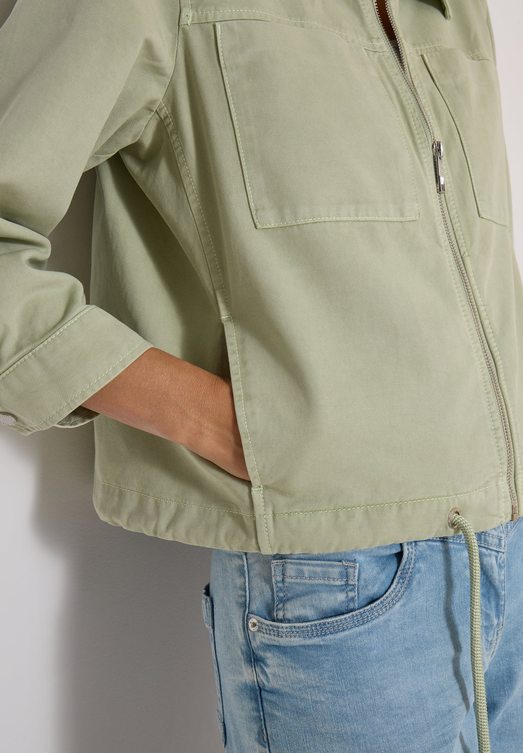 3/4-Arm Jacke mit Brusttaschen und Zipper