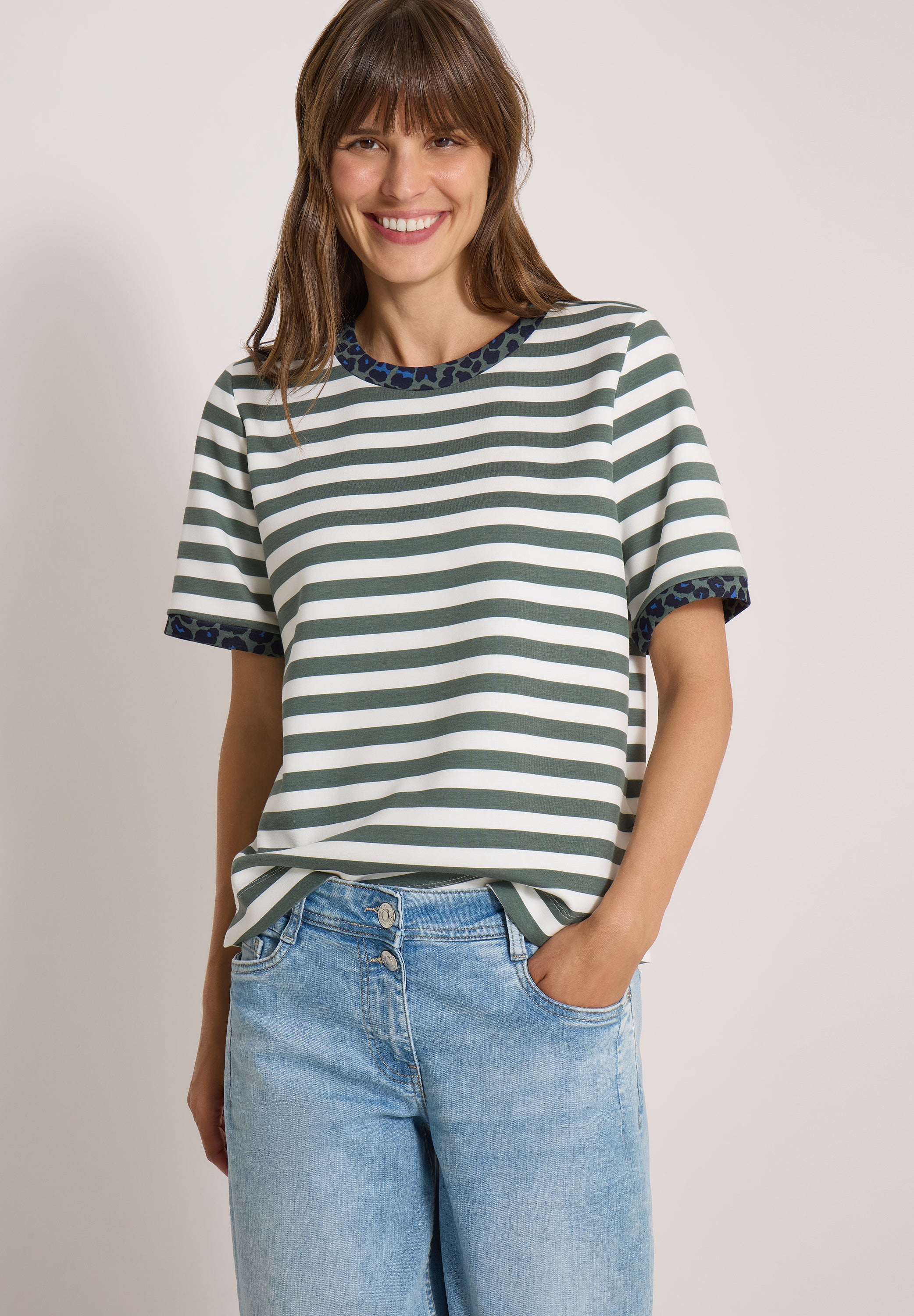 T-Shirt mit Rundhals und Leo-Details