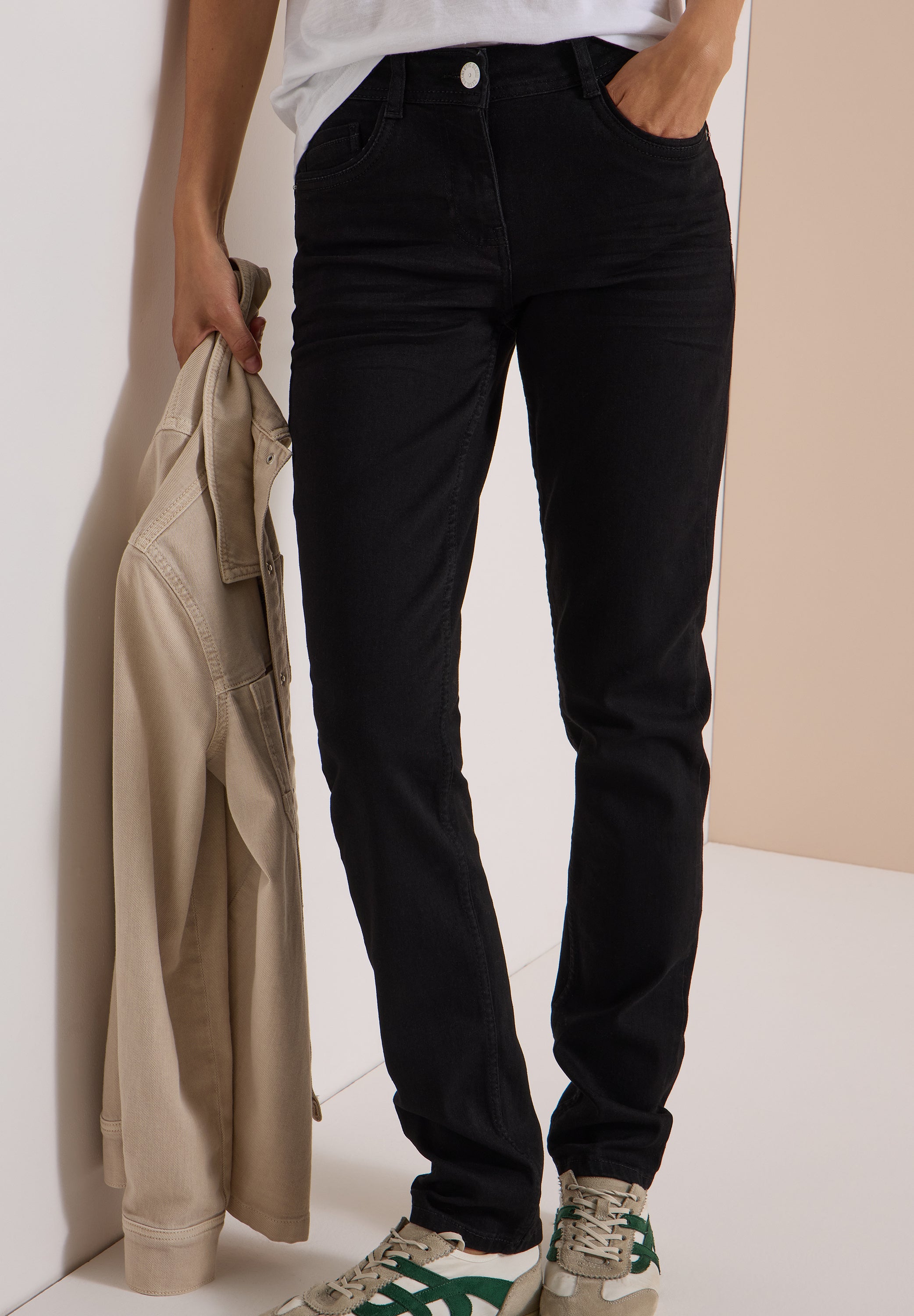Mid Waist Straight Leg Jeans im Casual Fit