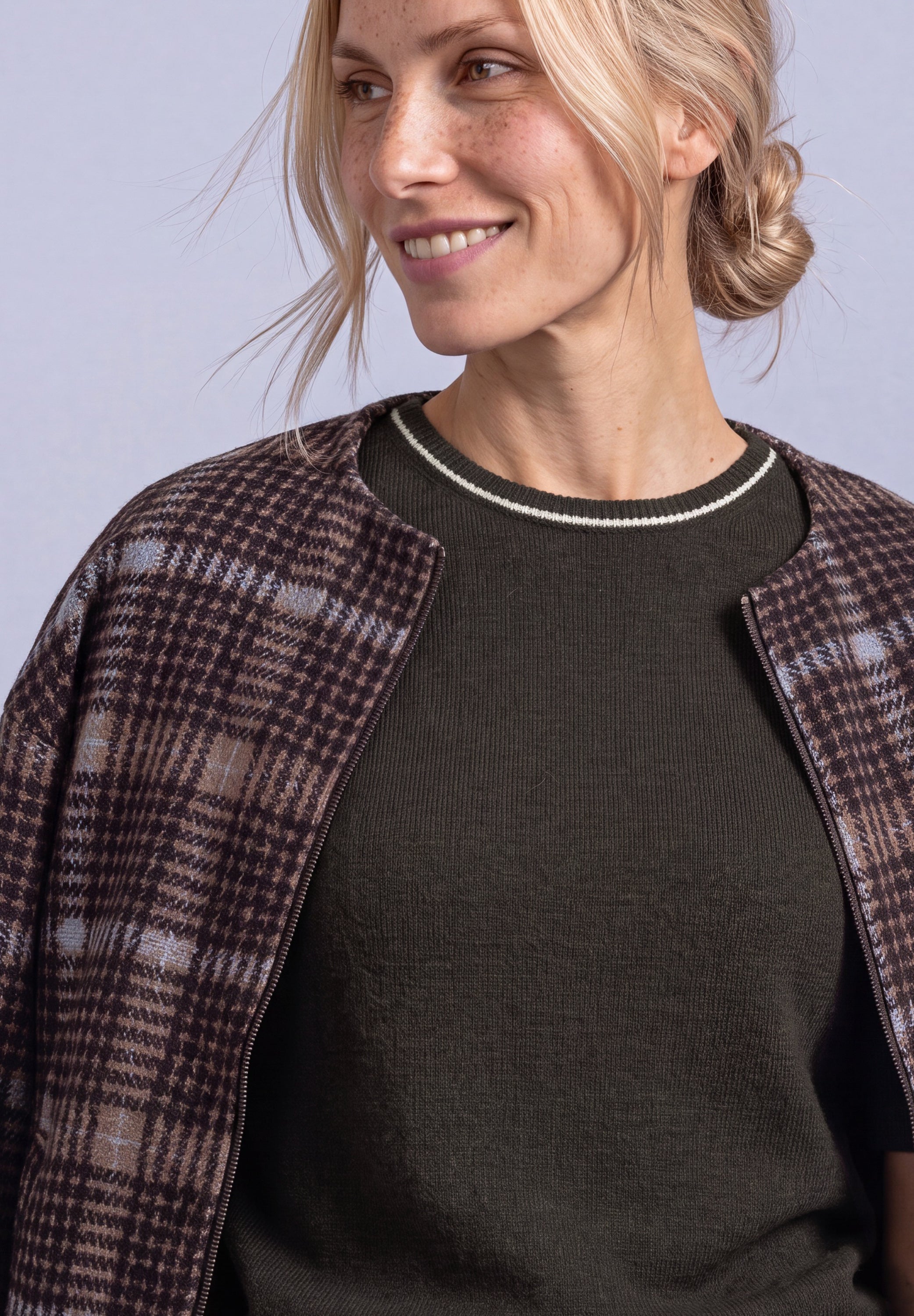 Kurzarm Pullover mit Kontrastdetail
