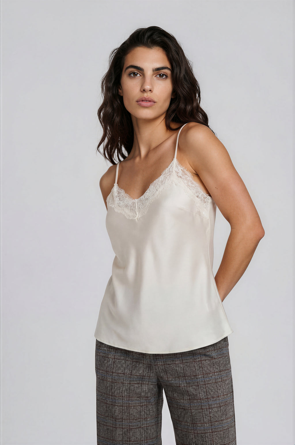 woven top w/ adjustable straps lace at armhole& front neck