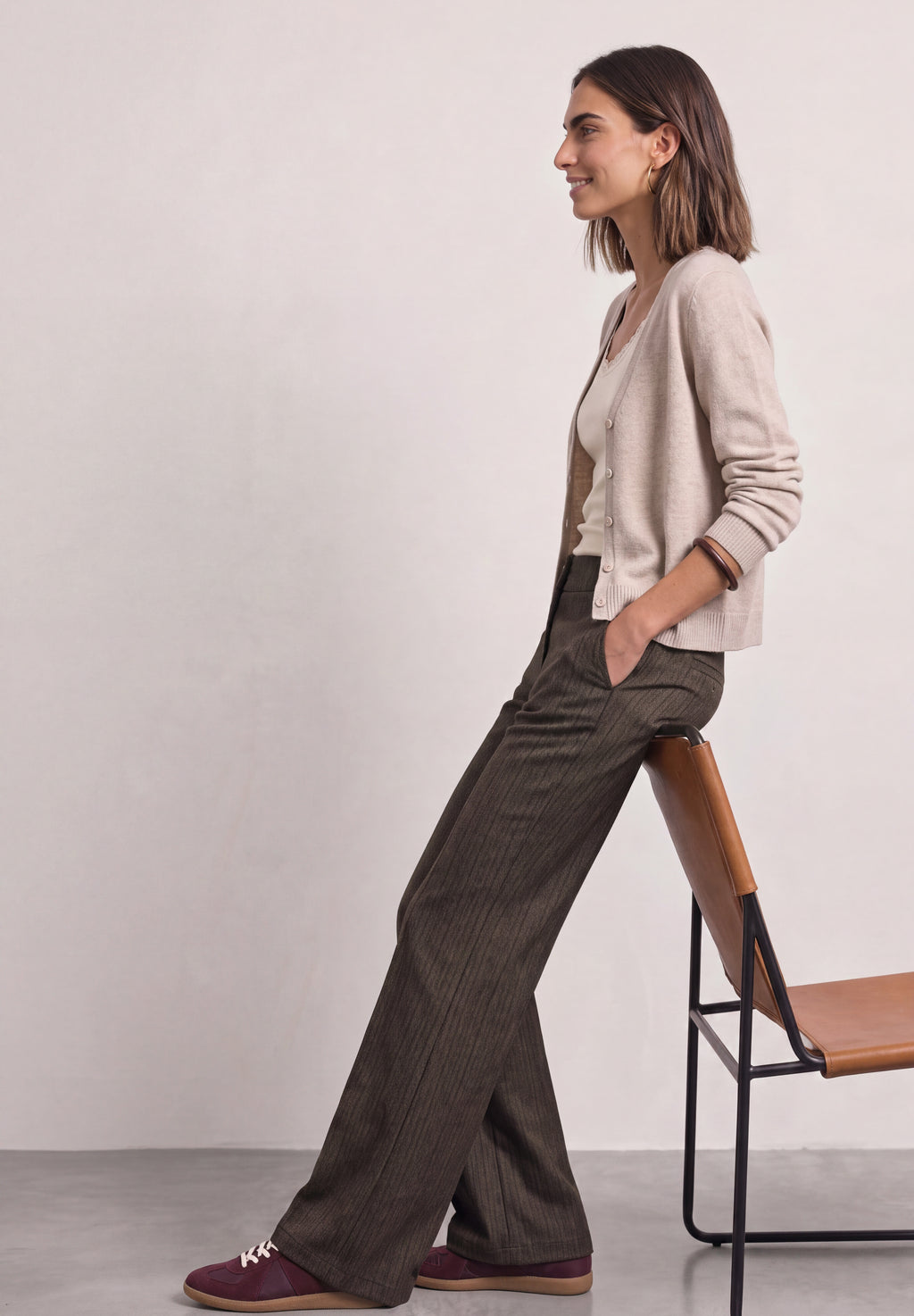 High Waist Straight Leg Hose mit Knopfdetail