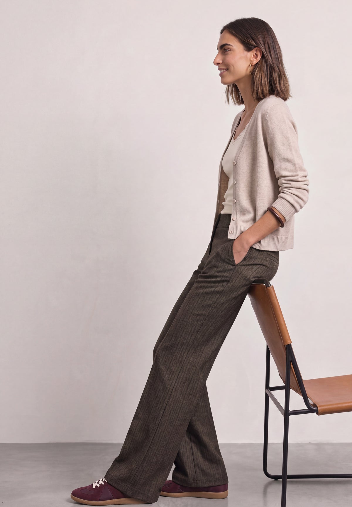 High Waist Straight Leg Hose mit Knopfdetail