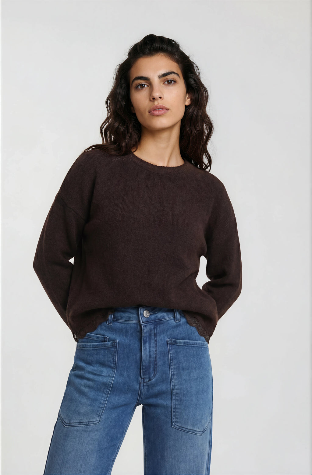 round neck 1/1 sleeve + lace at hem
