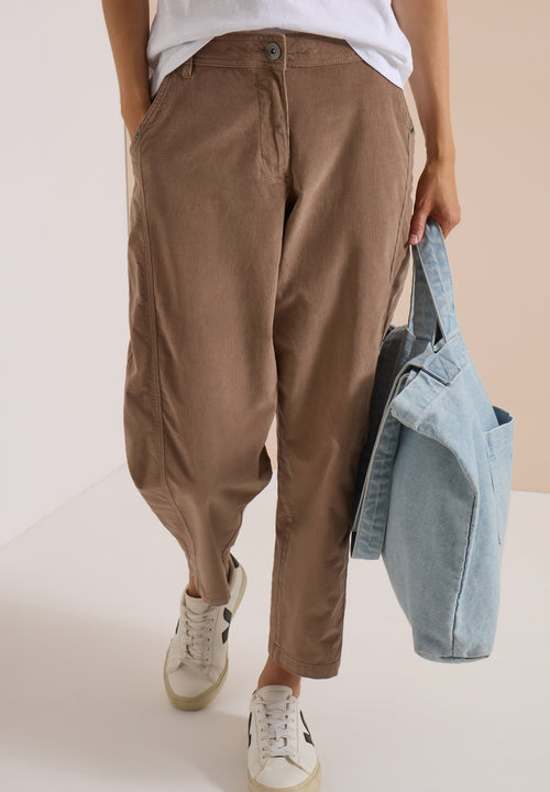 Cordhose Scarlett mit Barrel Leg von Cecil