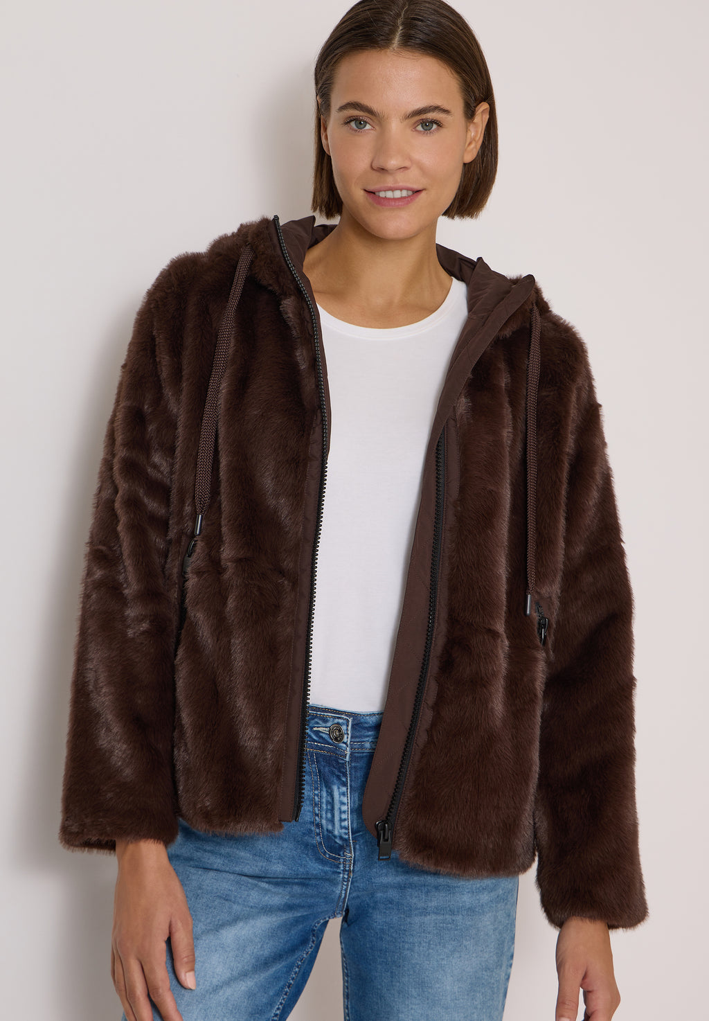 Fake Fur Jacke mit Softshelldetails