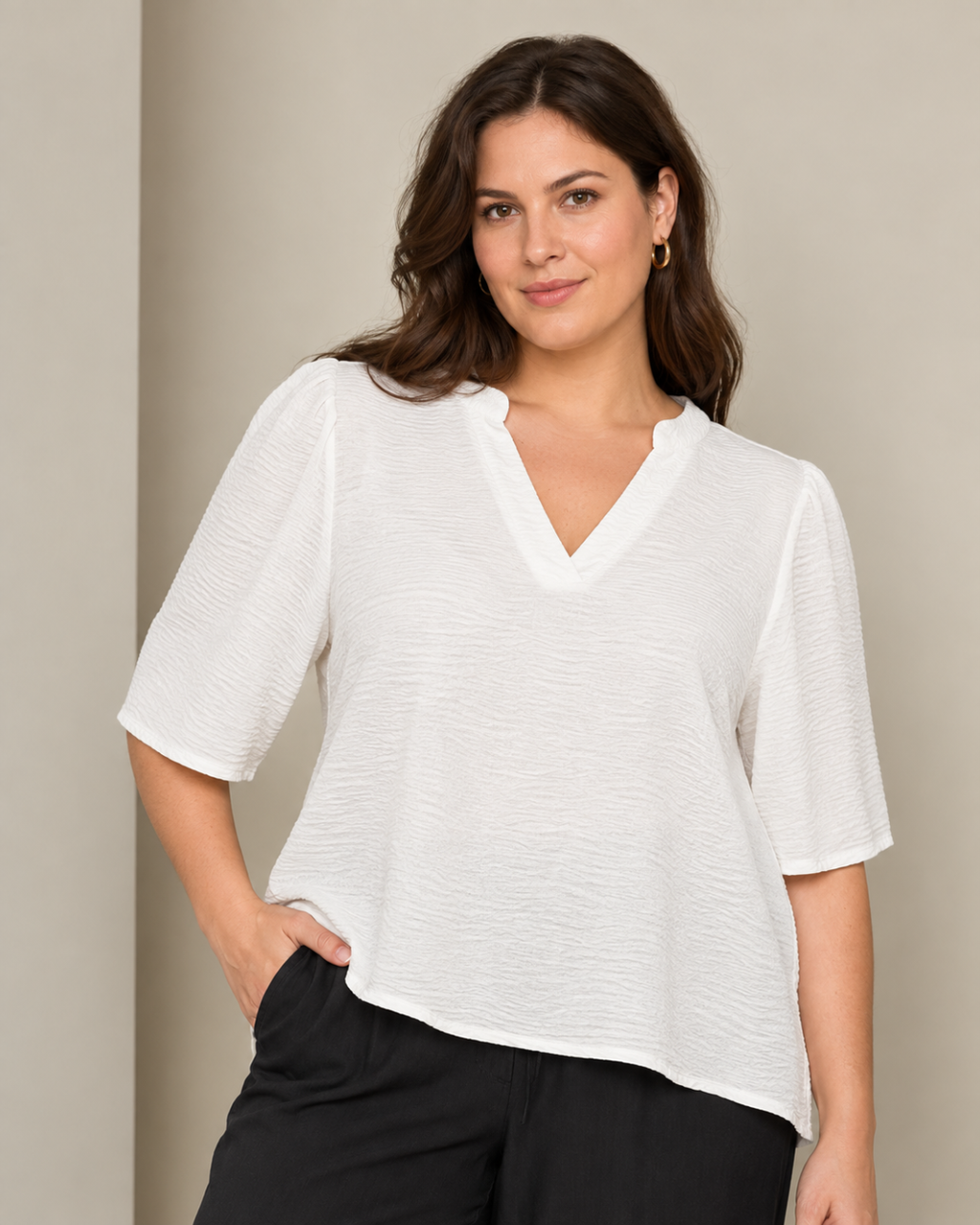 Halbarm-Bluse mit V-Ausschnitt von Lolaliza