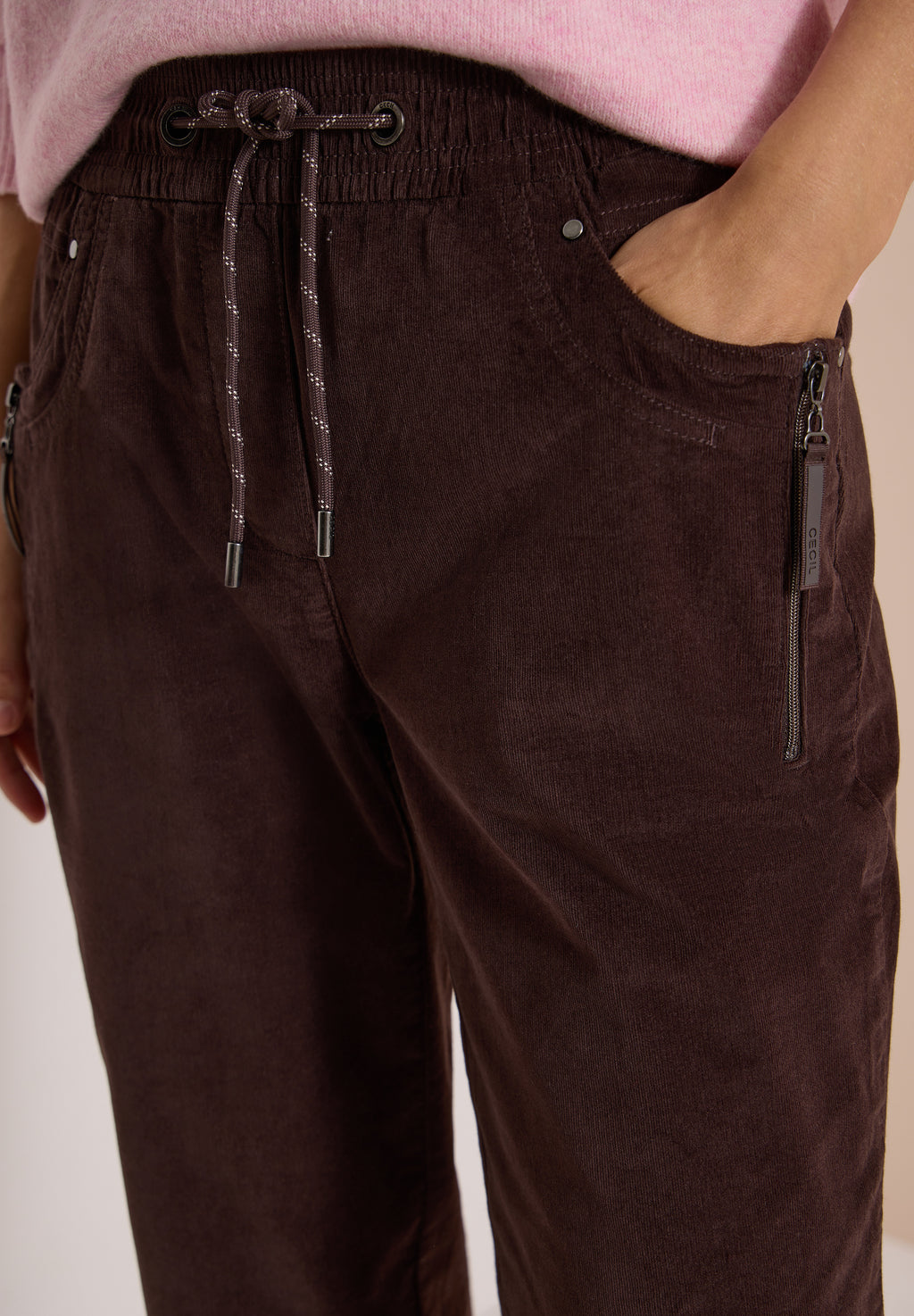 Mid Waist Slim Leg Hose im Casual Fit
