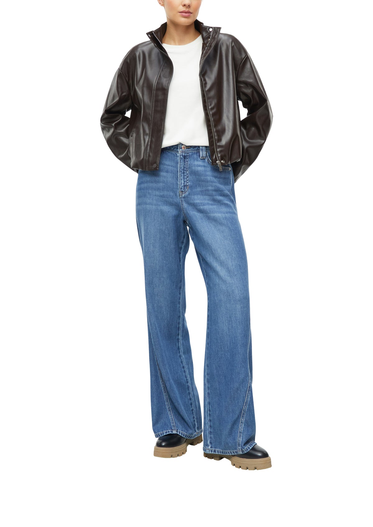 Kurze Jacke in Lederoptik mit hohem Kragen von s.Oliver