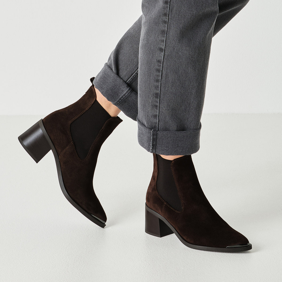 Chelsea Boots aus Veloursleder in Mocca von Tamaris