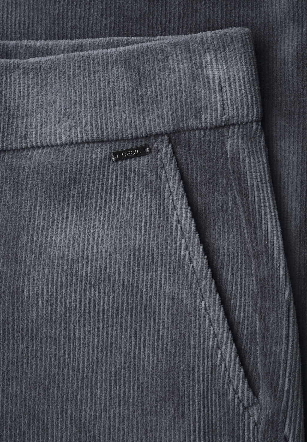 Cordhose Neele im High-Waist-Loose-Fit von Cecil