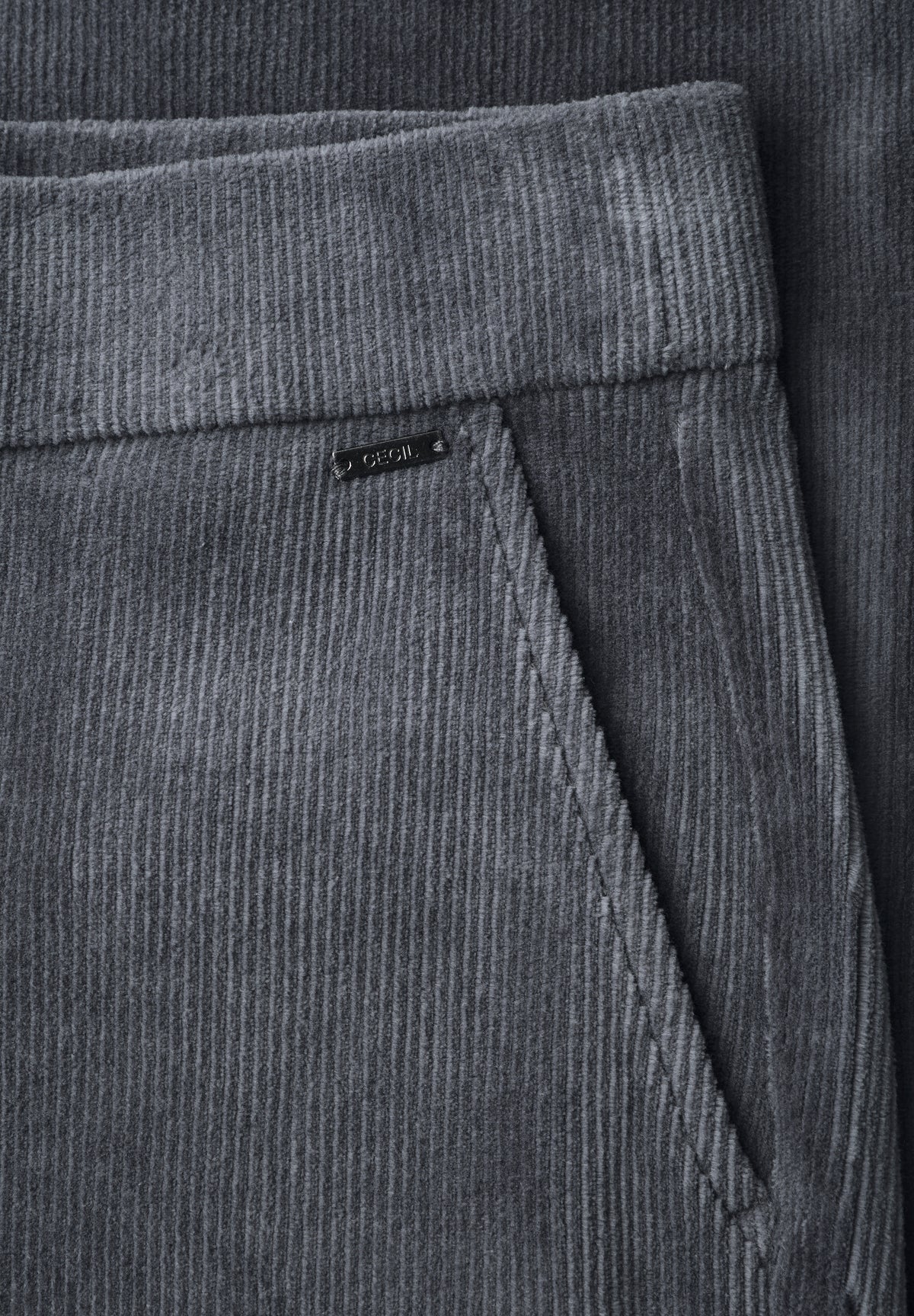 Cordhose Neele im High-Waist-Loose-Fit von Cecil