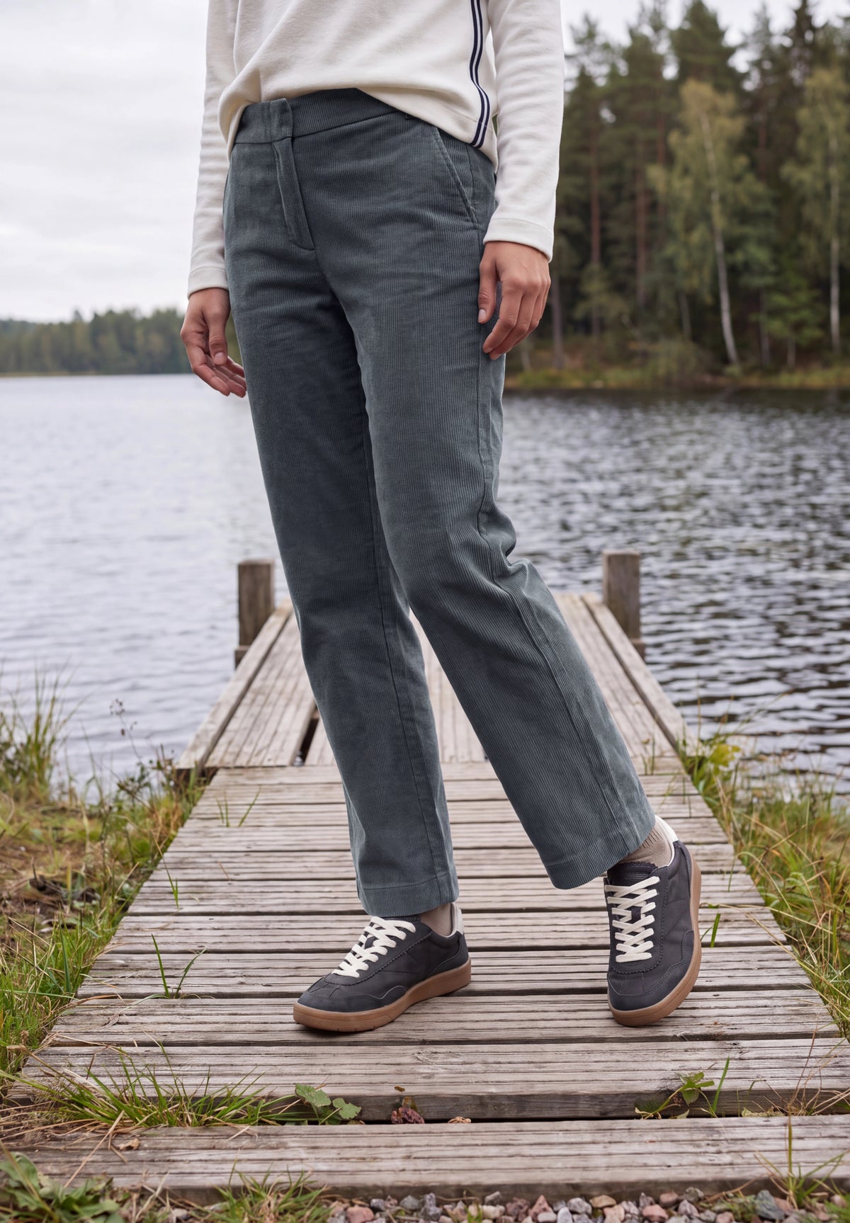 Cordhose Neele im High-Waist-Loose-Fit von Cecil
