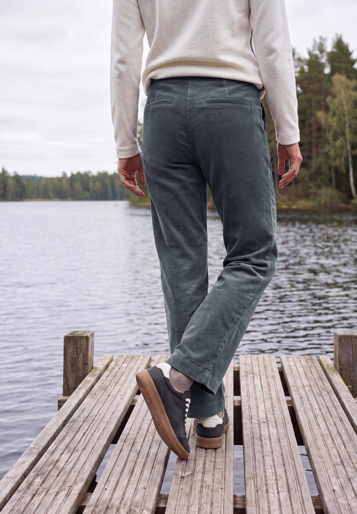 Cordhose Neele im High-Waist-Loose-Fit von Cecil