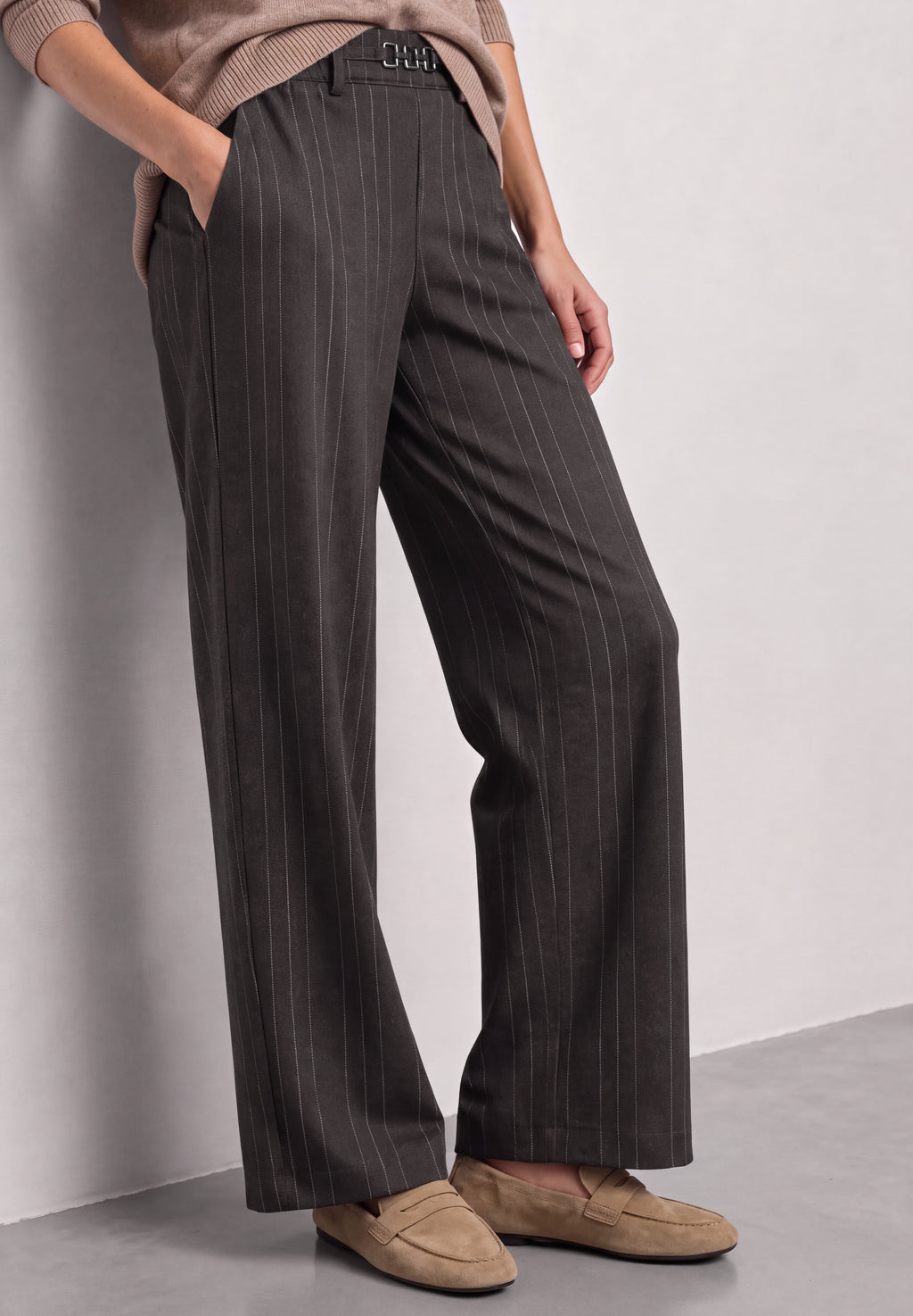Straight-Leg-Hose Amalia mit Streifen und Schnalle von Street One