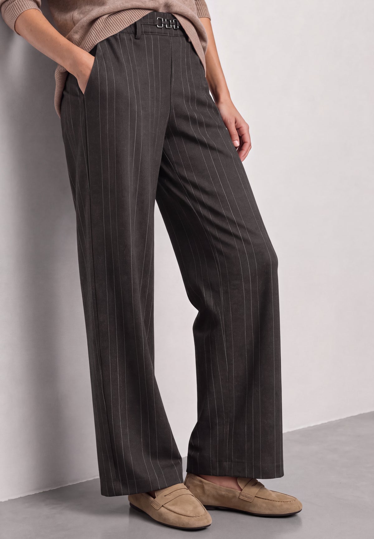 Straight-Leg-Hose Amalia mit Streifen und Schnalle von Street One