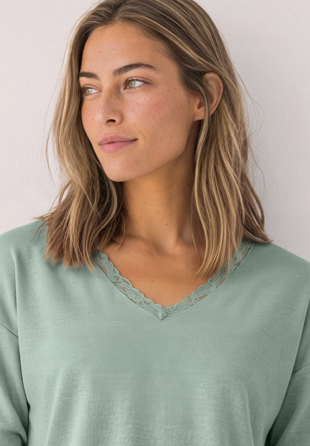 Langarm Shirt mit V-Neck und Spitzendetail