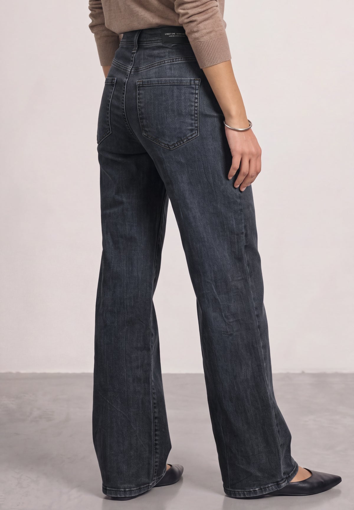 Wide Leg Jeans mit details am Bund
