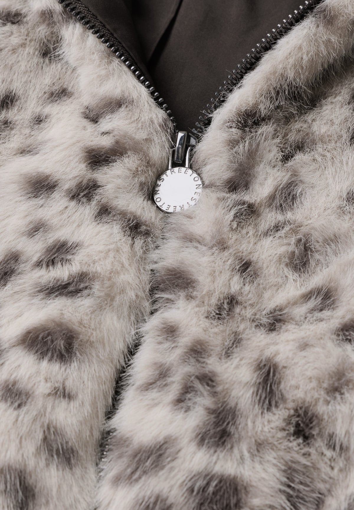 Fake Fur Jacke mit Animal Print