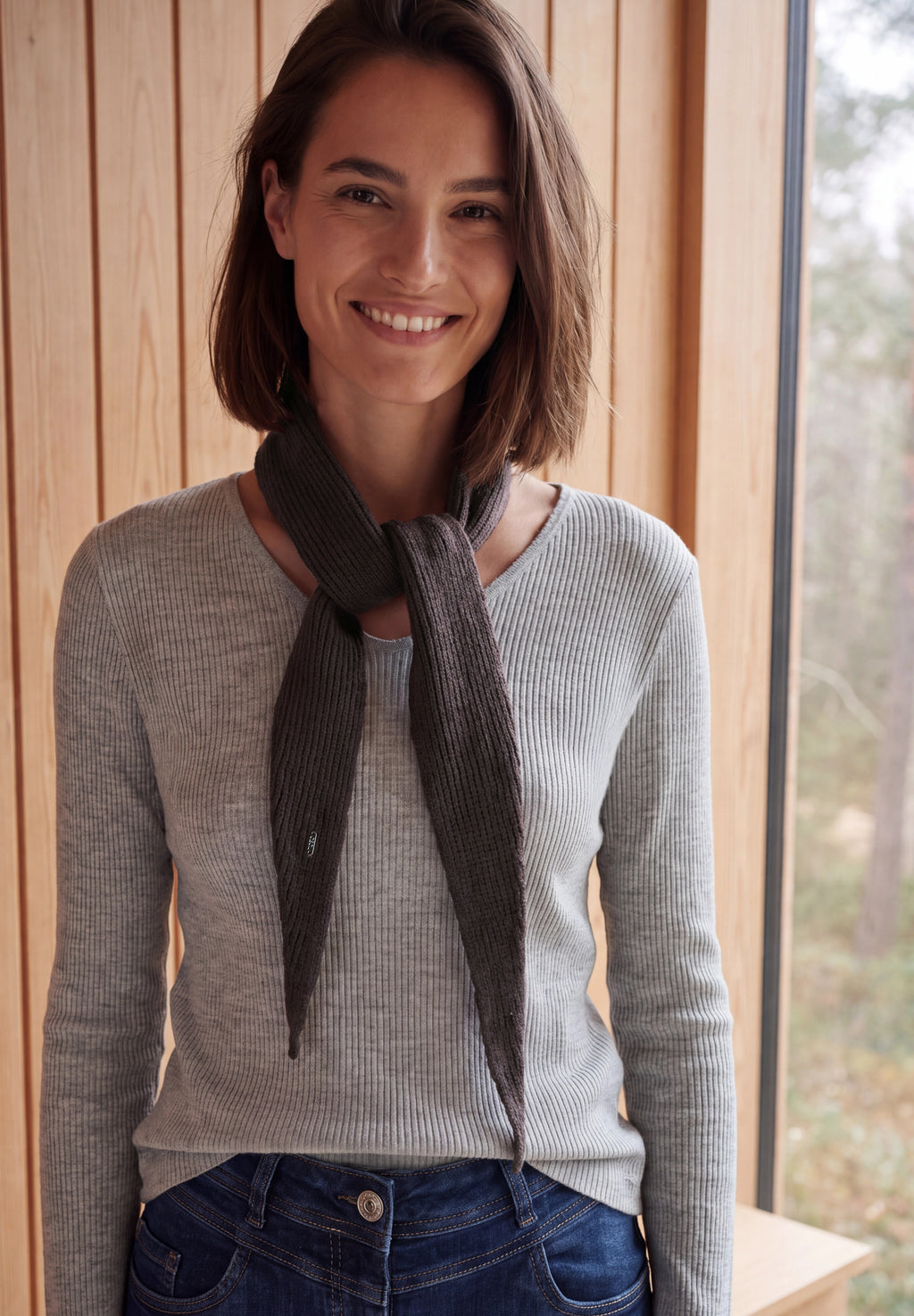 Strickschal in Dreiecksform von Cecil